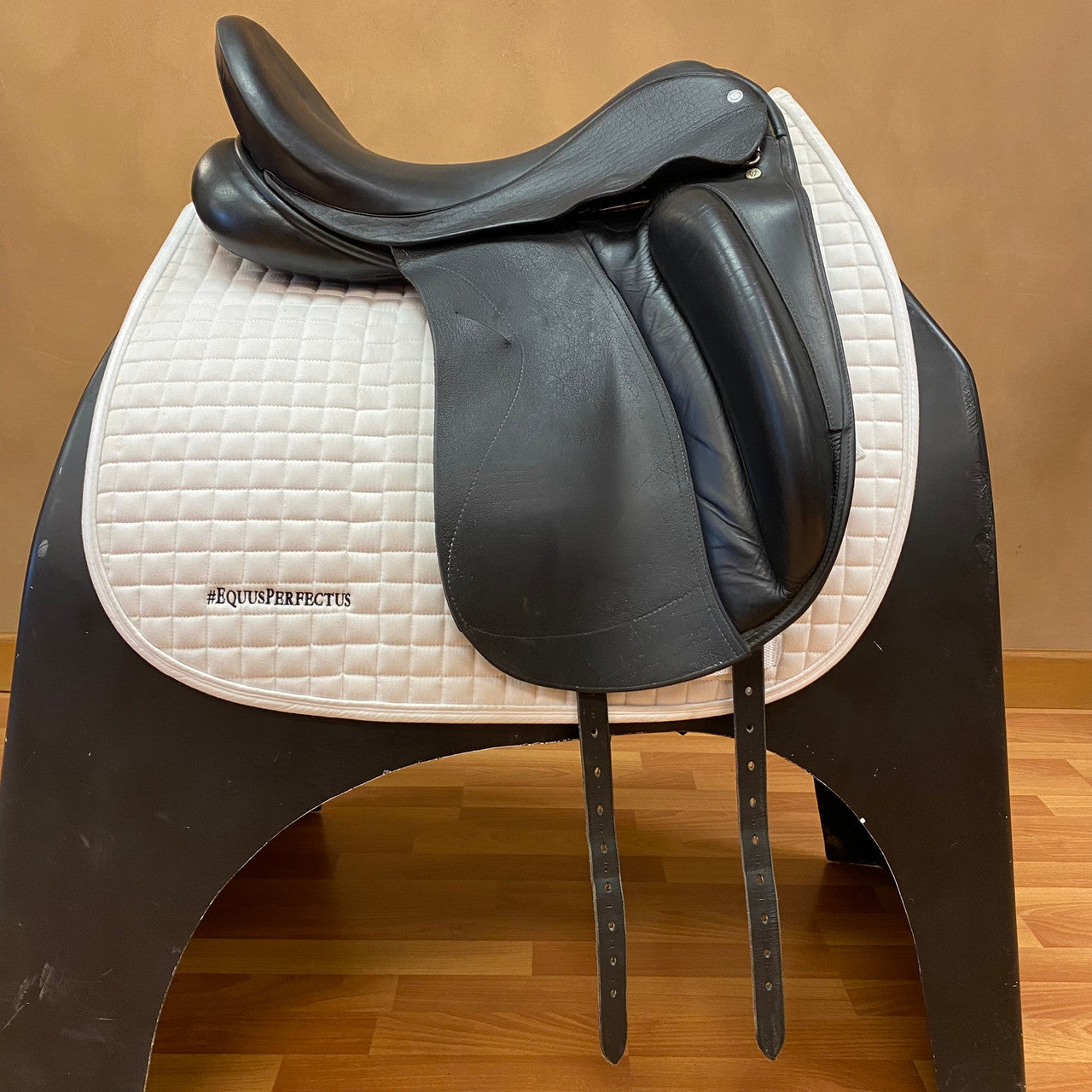 Used Custom Saddlery Wolfgang Solo Dressage Saddle 18" Wide Tree - sku to order - 9000317