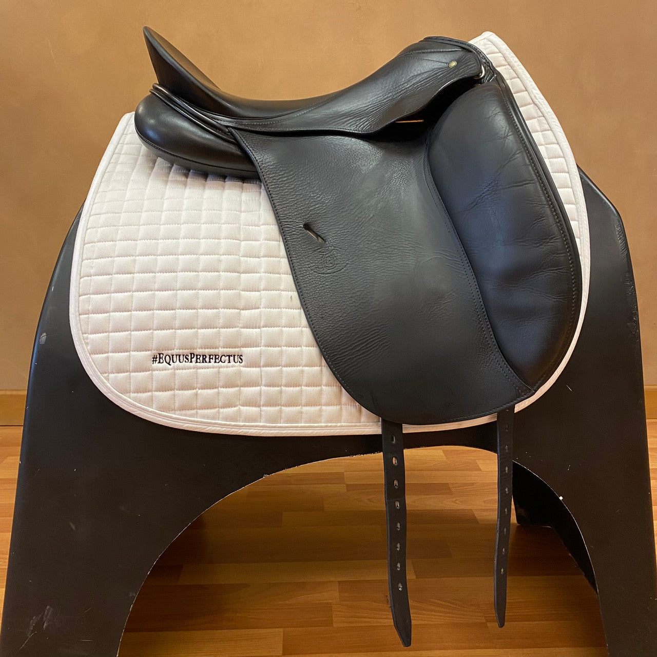 Used Schleese JES Elite Dressage Saddle 17.5" Medium Wide Tree - sku to order - 9000327