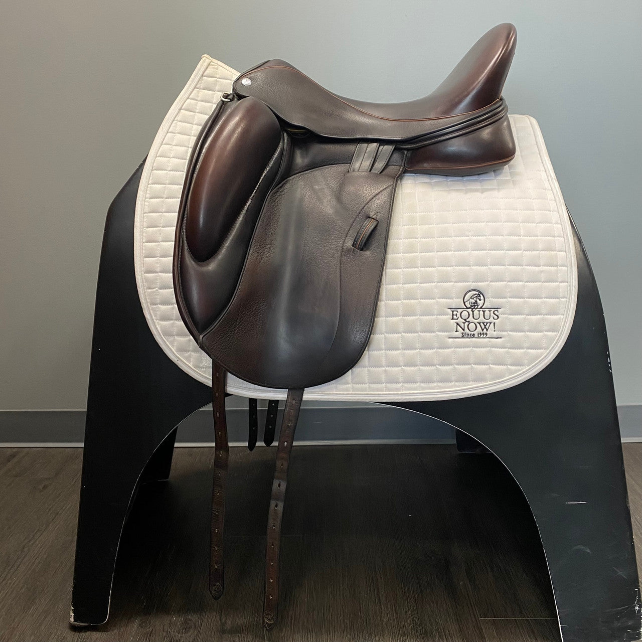 Used Patrick Saddley Leggaro Dressage Saddle 18" Medium Wide Tree - sku to order - 4002973