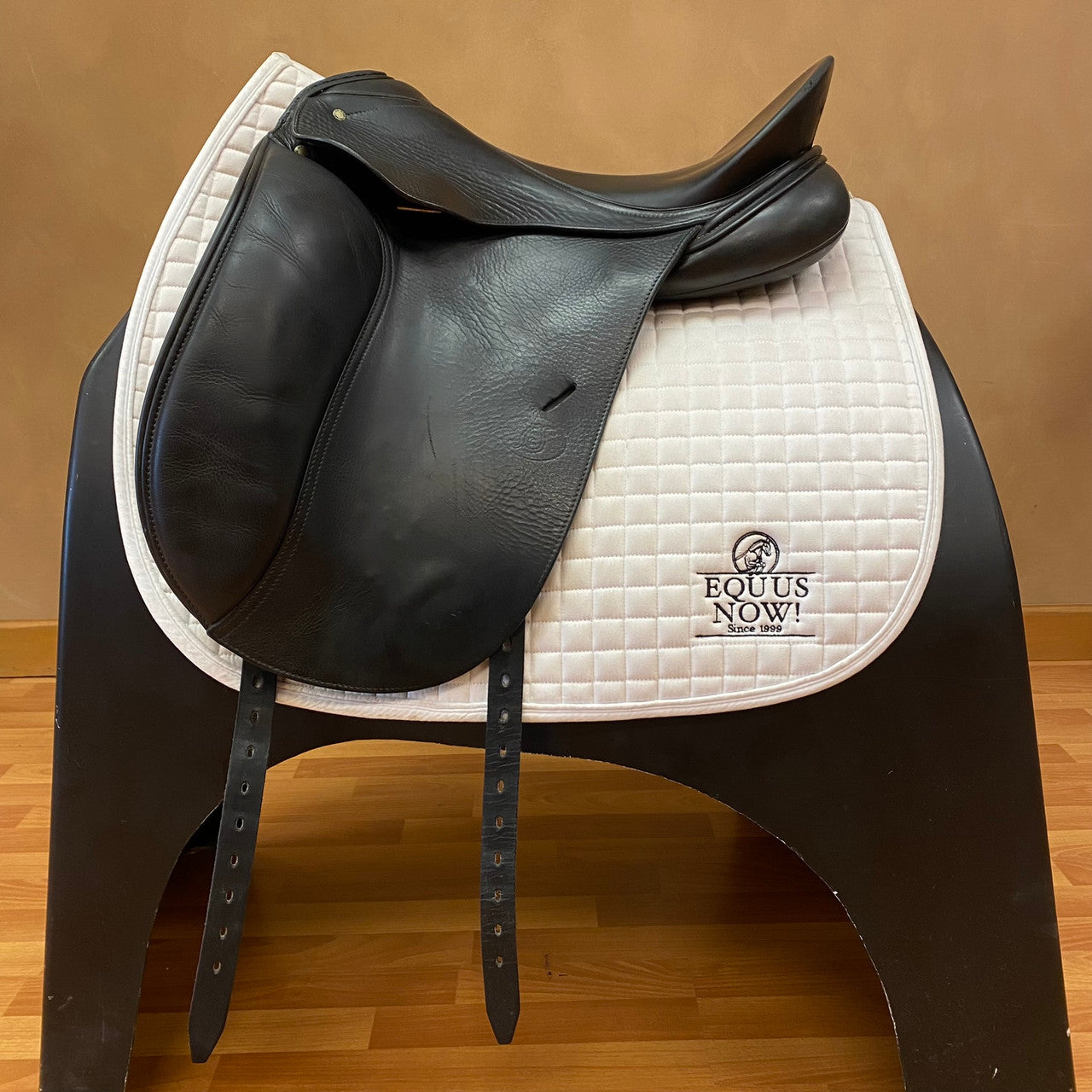 Used Schleese JES Elite Dressage Saddle 17.5" Medium Wide Tree - sku to order - 9000327