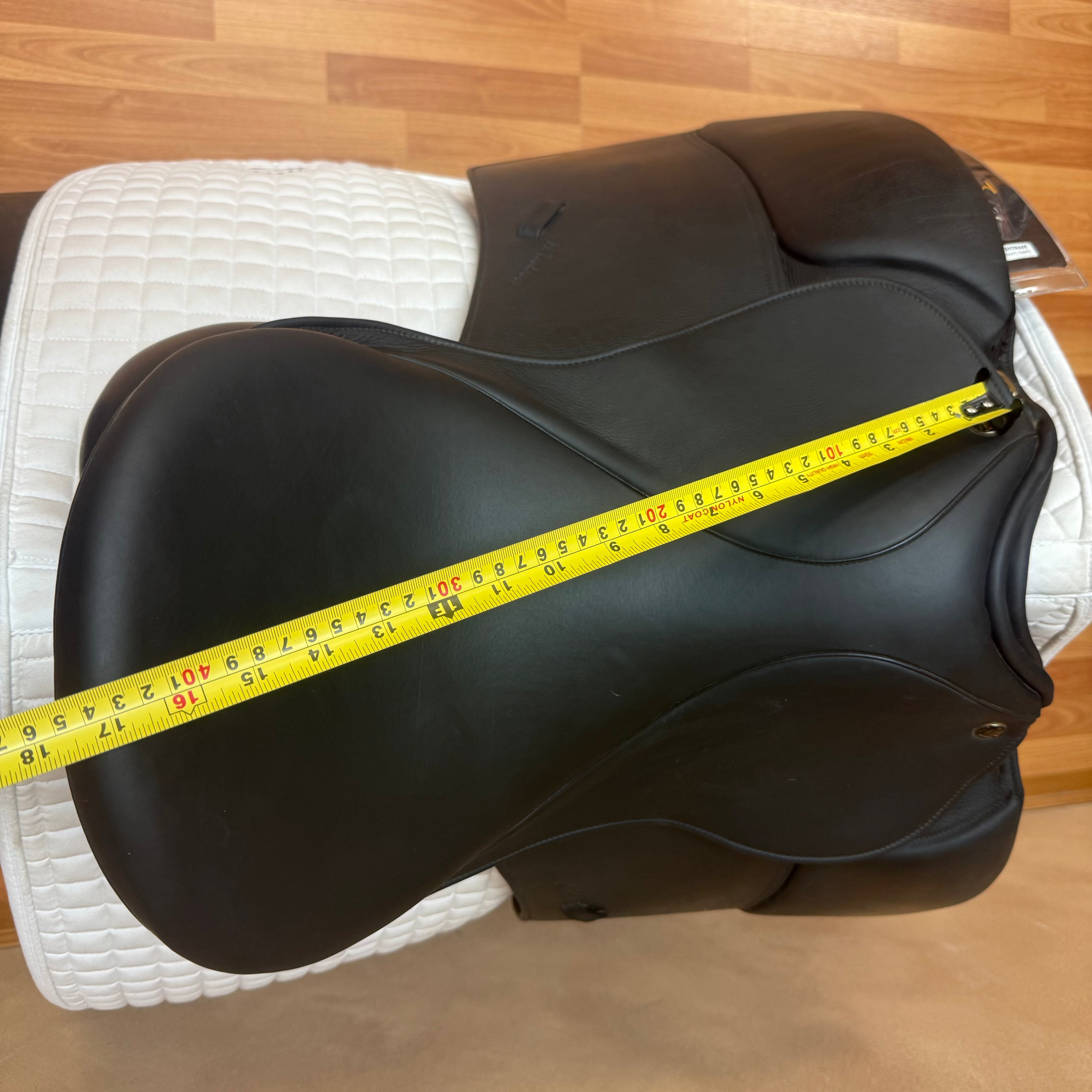 Used M Toulouse Aachen Dressage Saddle 17.5" Medium Tree