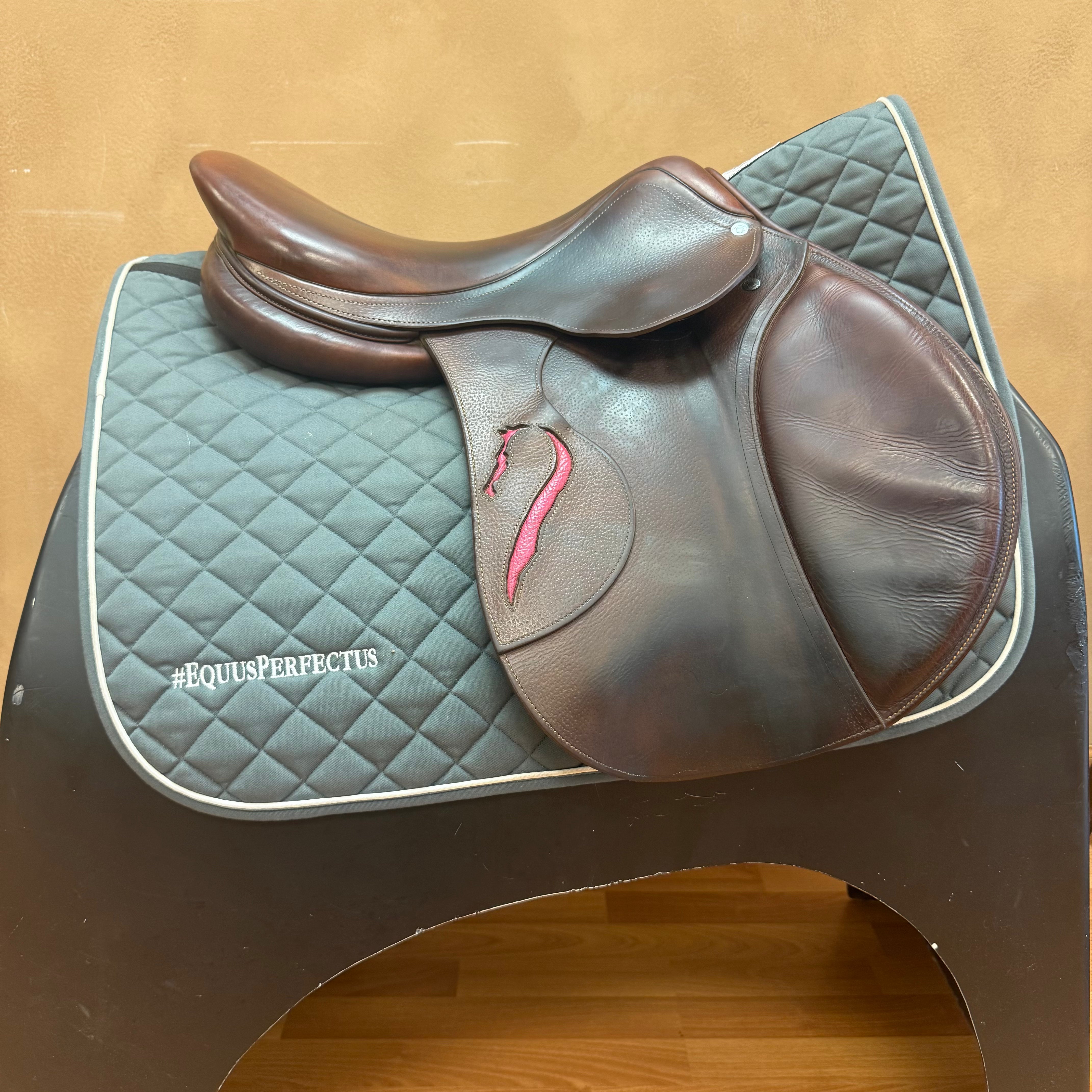 Used Antares Connexion Jump Saddle 17.5" Medium Wide Tree
