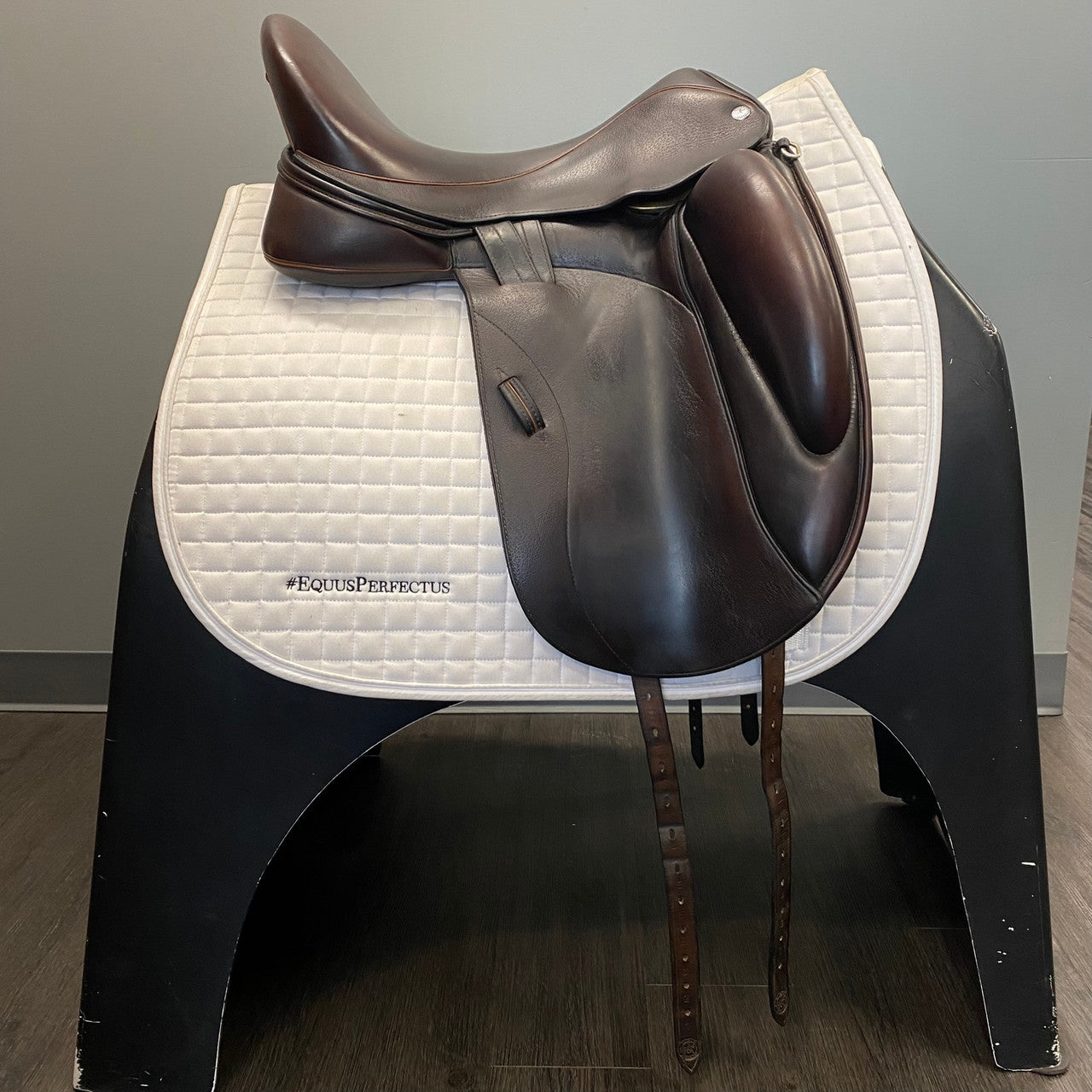 Used Patrick Saddley Leggaro Dressage Saddle 18" Medium Wide Tree - sku to order - 4002973