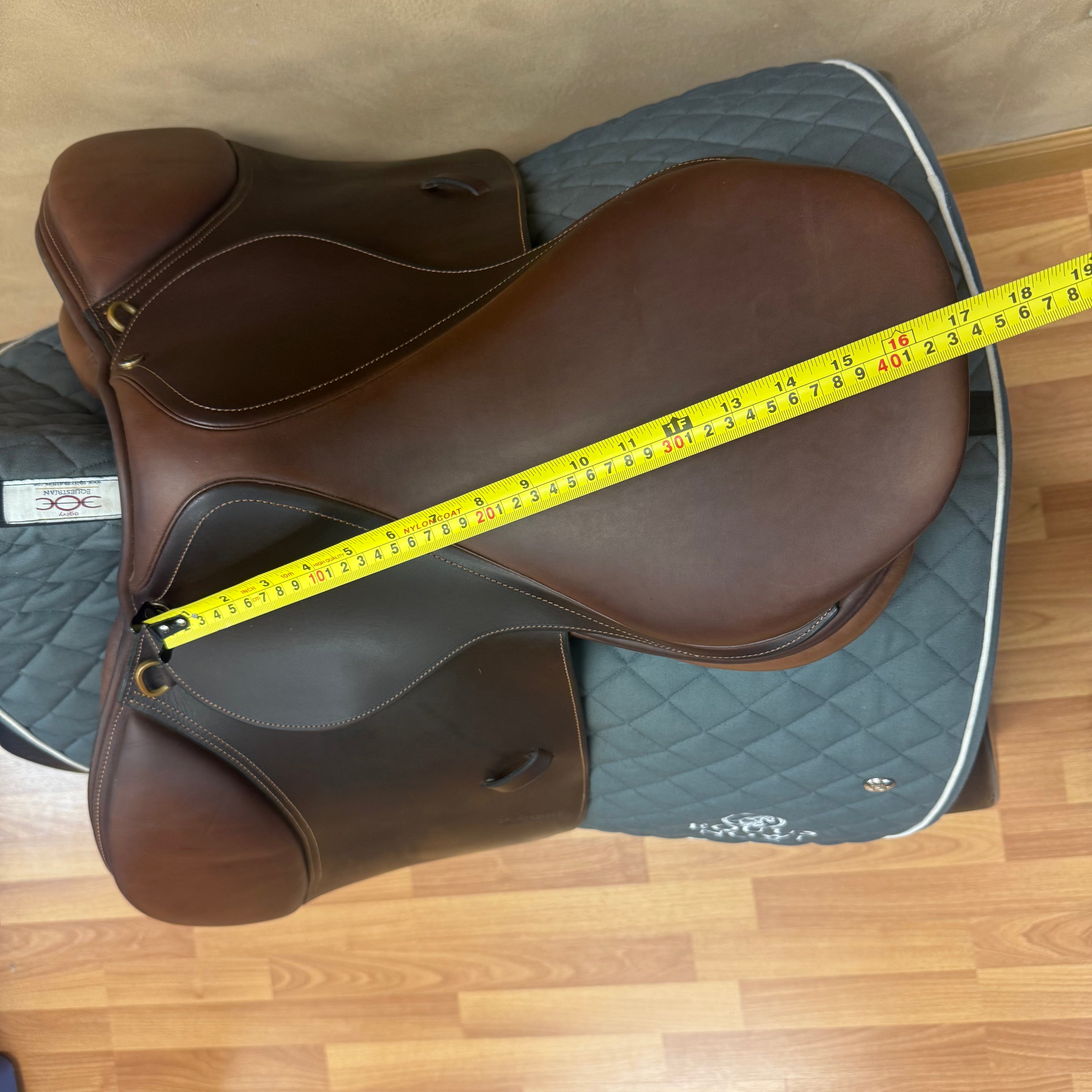 Used Circuit Jump Saddle 17" Medium Wide Tree