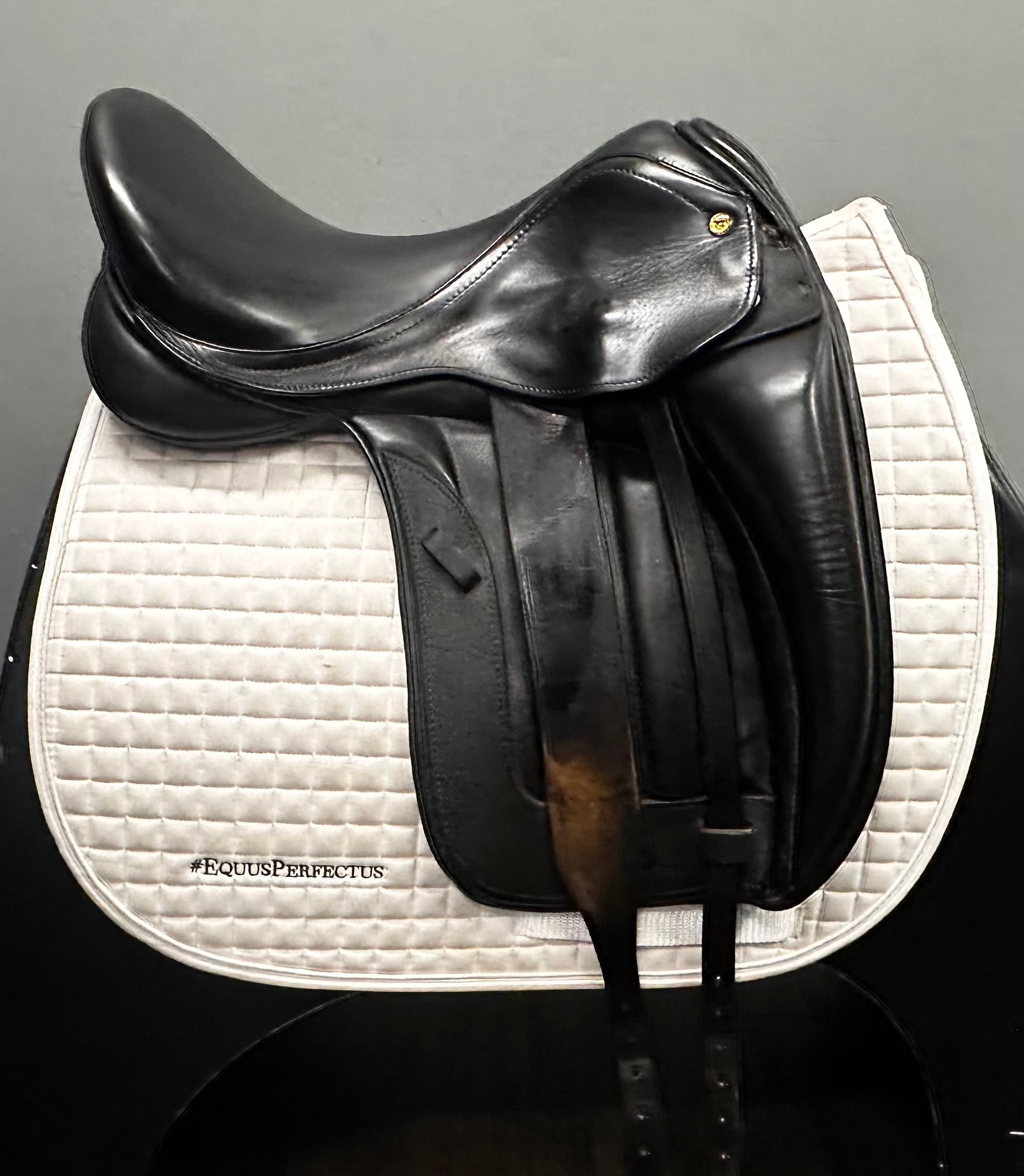 Used Black Country Vinici Dressage Saddle 18" Wide Tree