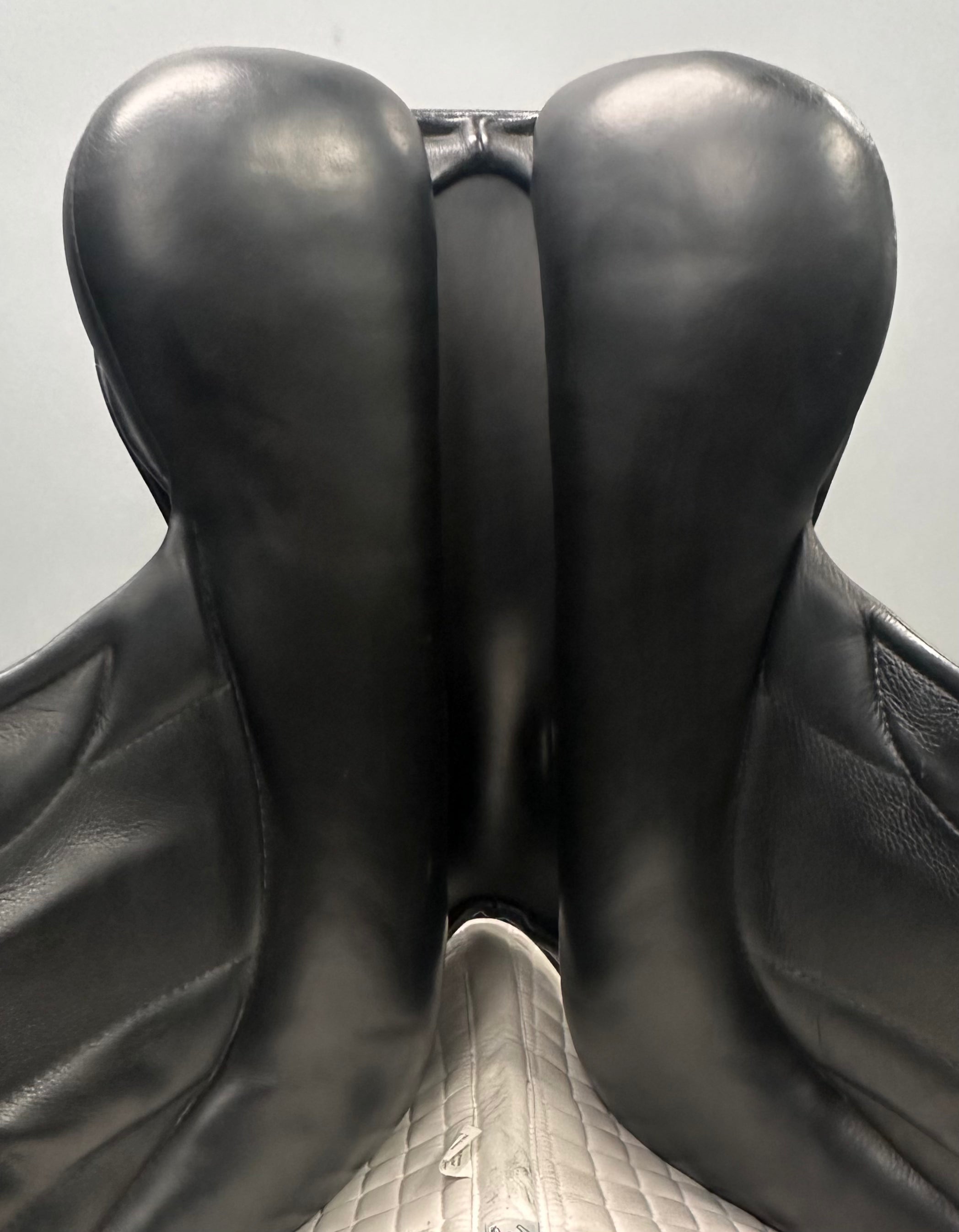 Used Black Country Vinici Dressage Saddle 18" Wide Tree