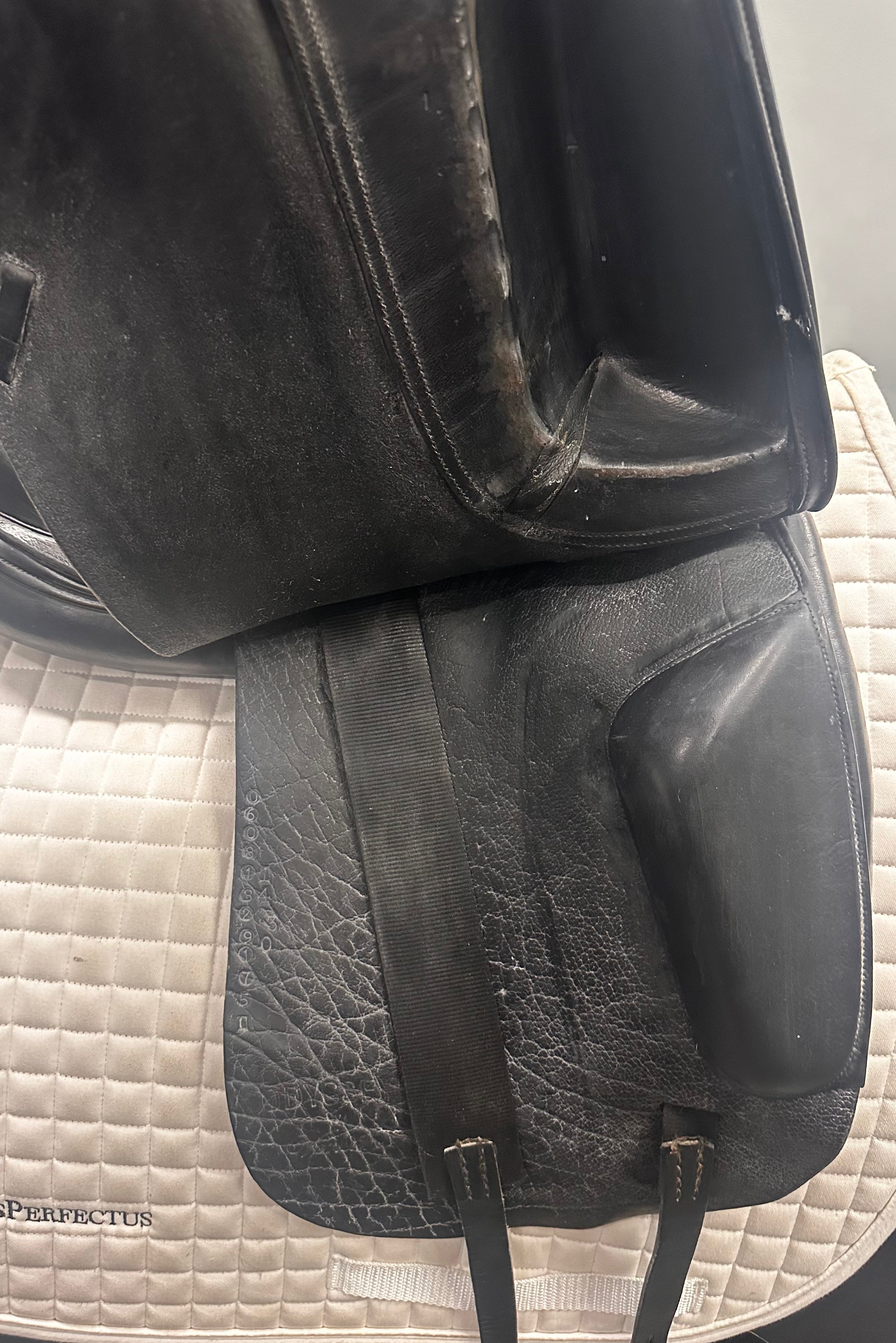 Used Verhan Odyssey Dressage Saddle 18" Wide Tree