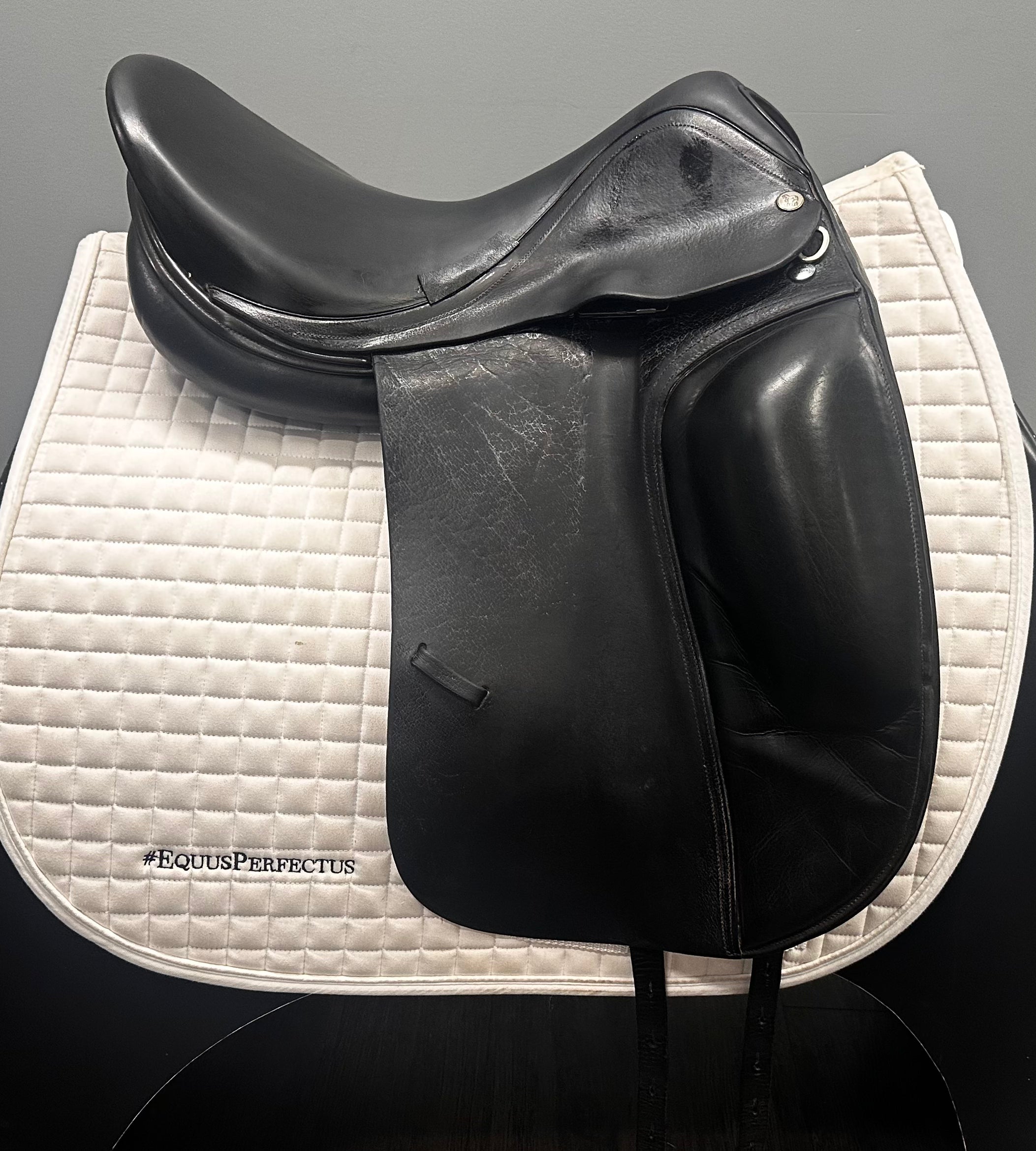 Used Verhan Odyssey Dressage Saddle 18" Wide Tree