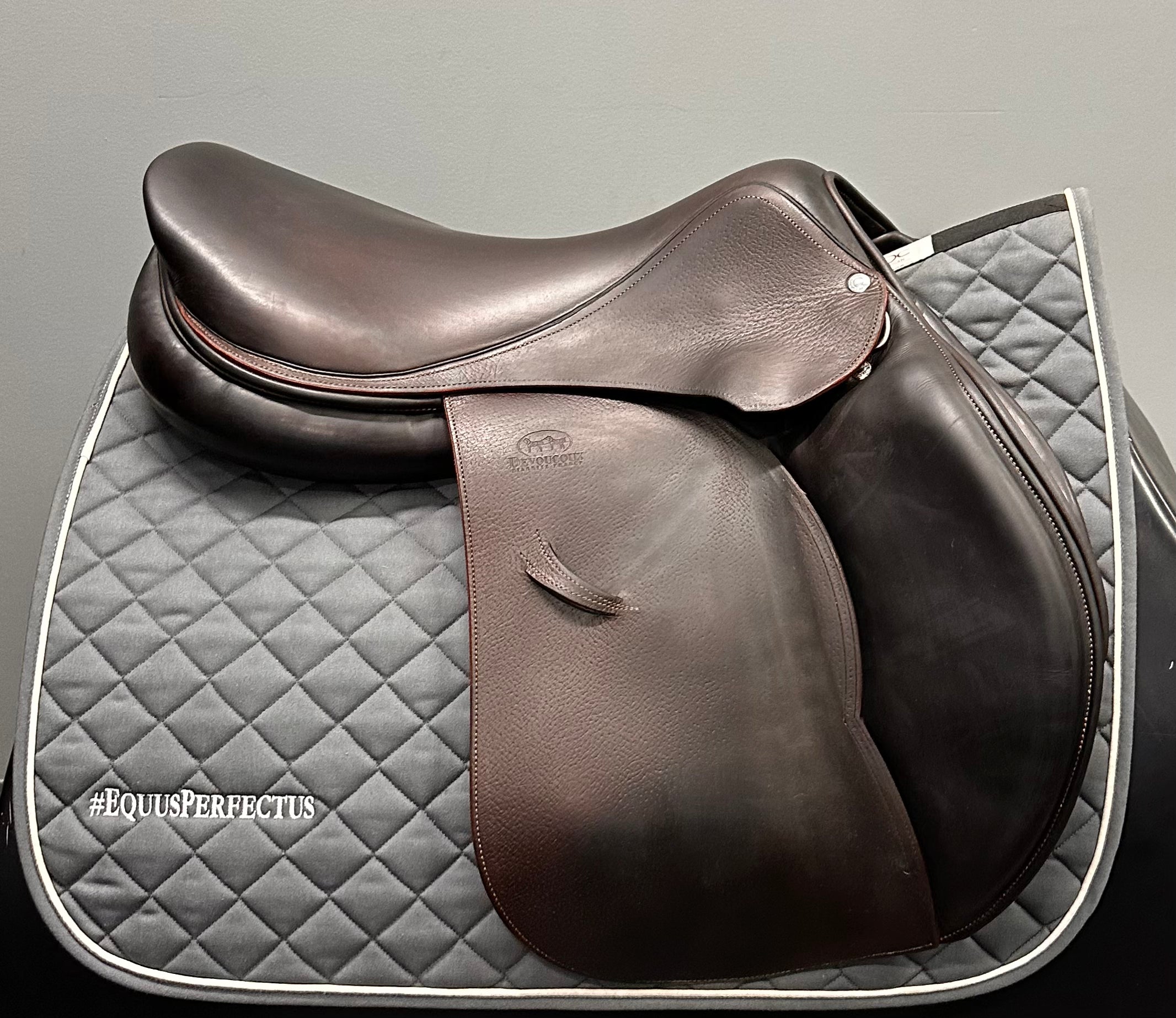 Used Devoucoux Oldara Jump Saddle 18.5" Medium Tree