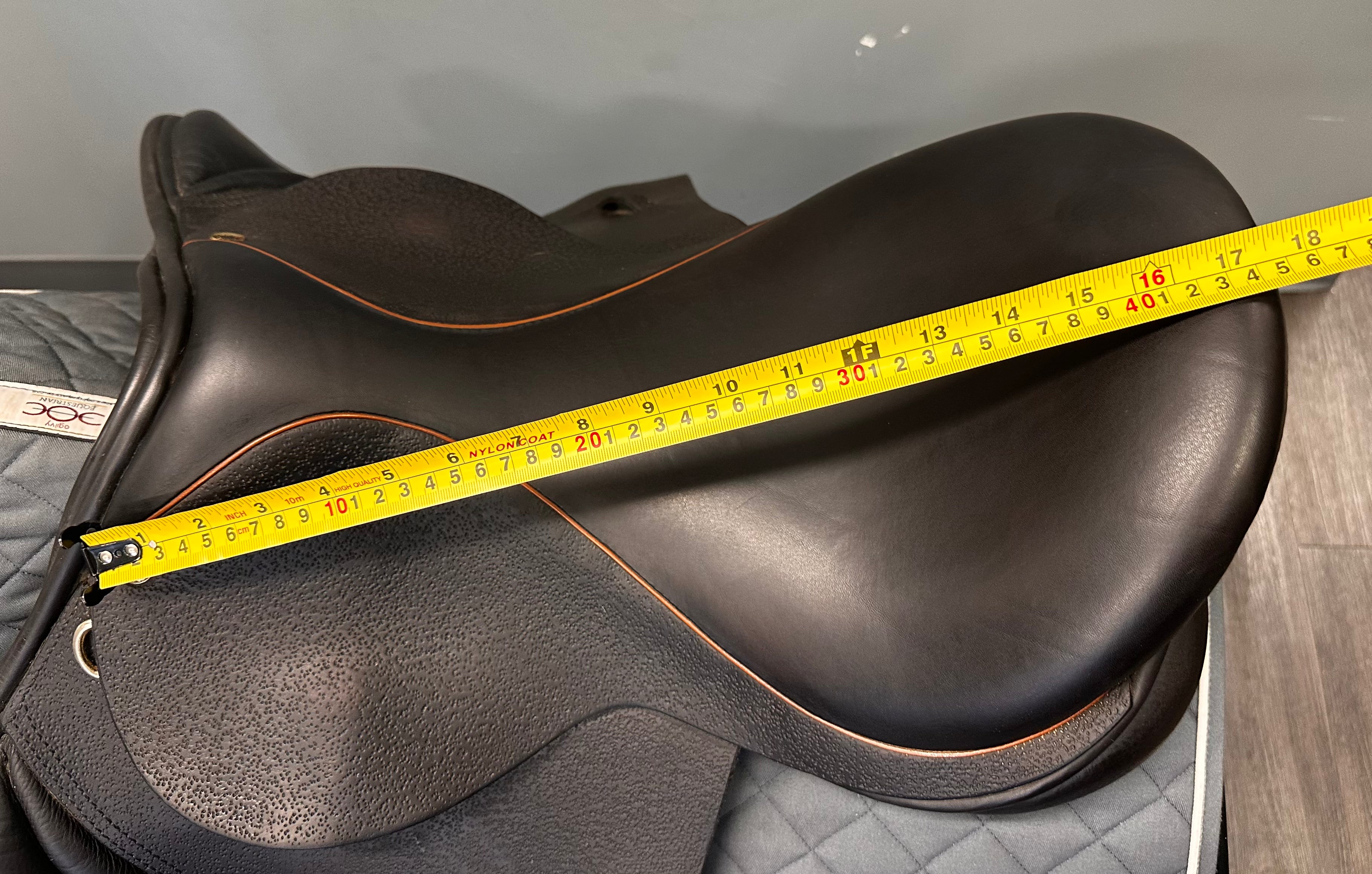 Used Black Country 17.5" Wide Tree