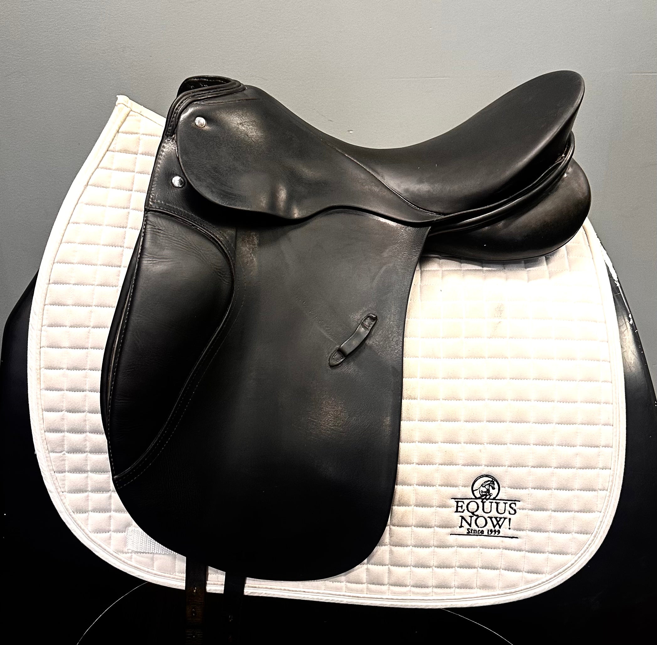Used Passier Dressage Saddle 17.5" Medium Wide Tree