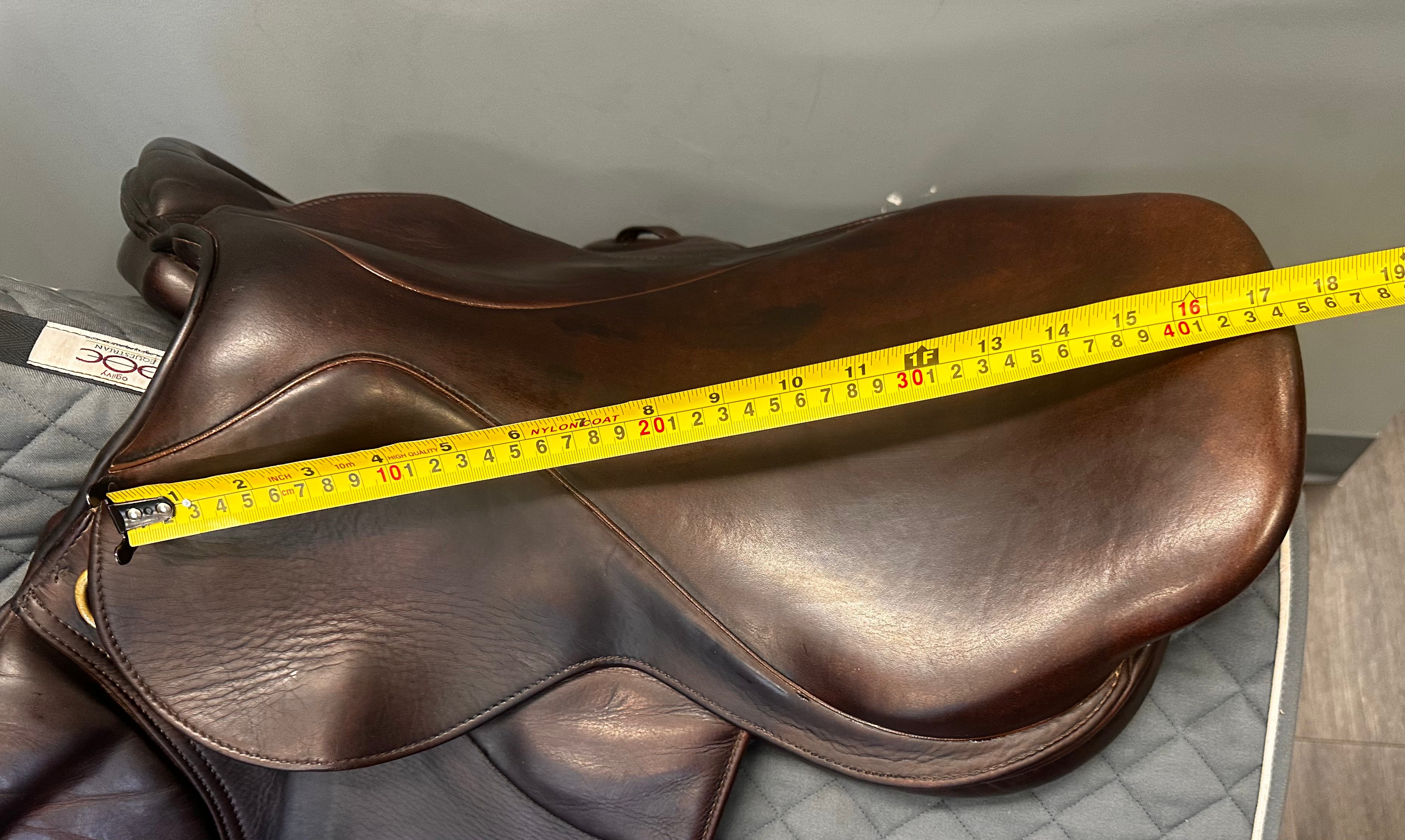 Used M Toulouse Jump Saddle 17" Medium Wide Gullet
