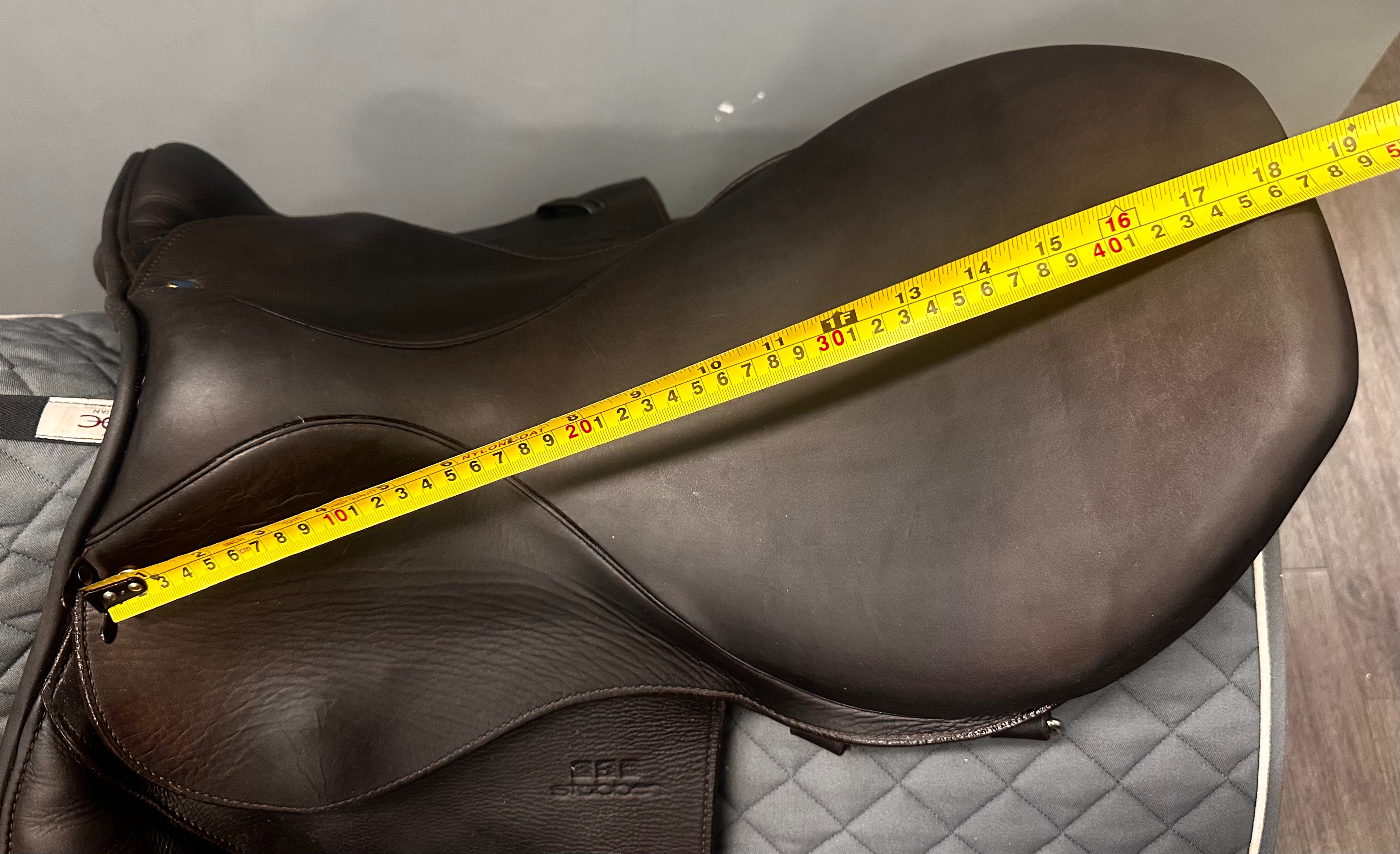 Used Stubben Ascend CS Deluxe Jump Saddle 18" Medium Tree
