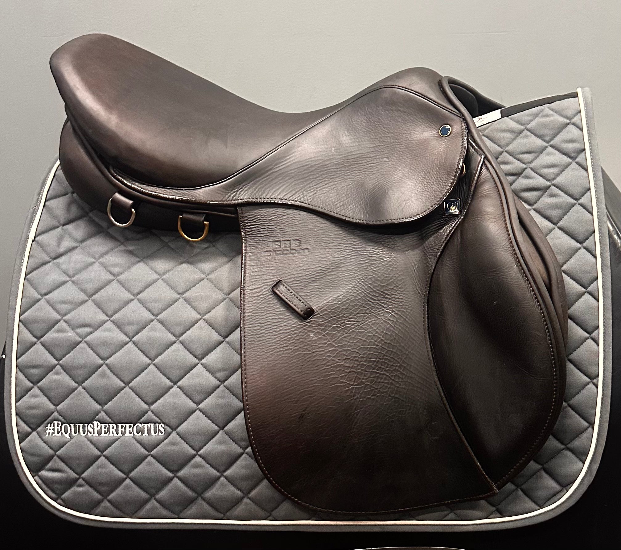Used Stubben Ascend CS Deluxe Jump Saddle 18" Medium Tree