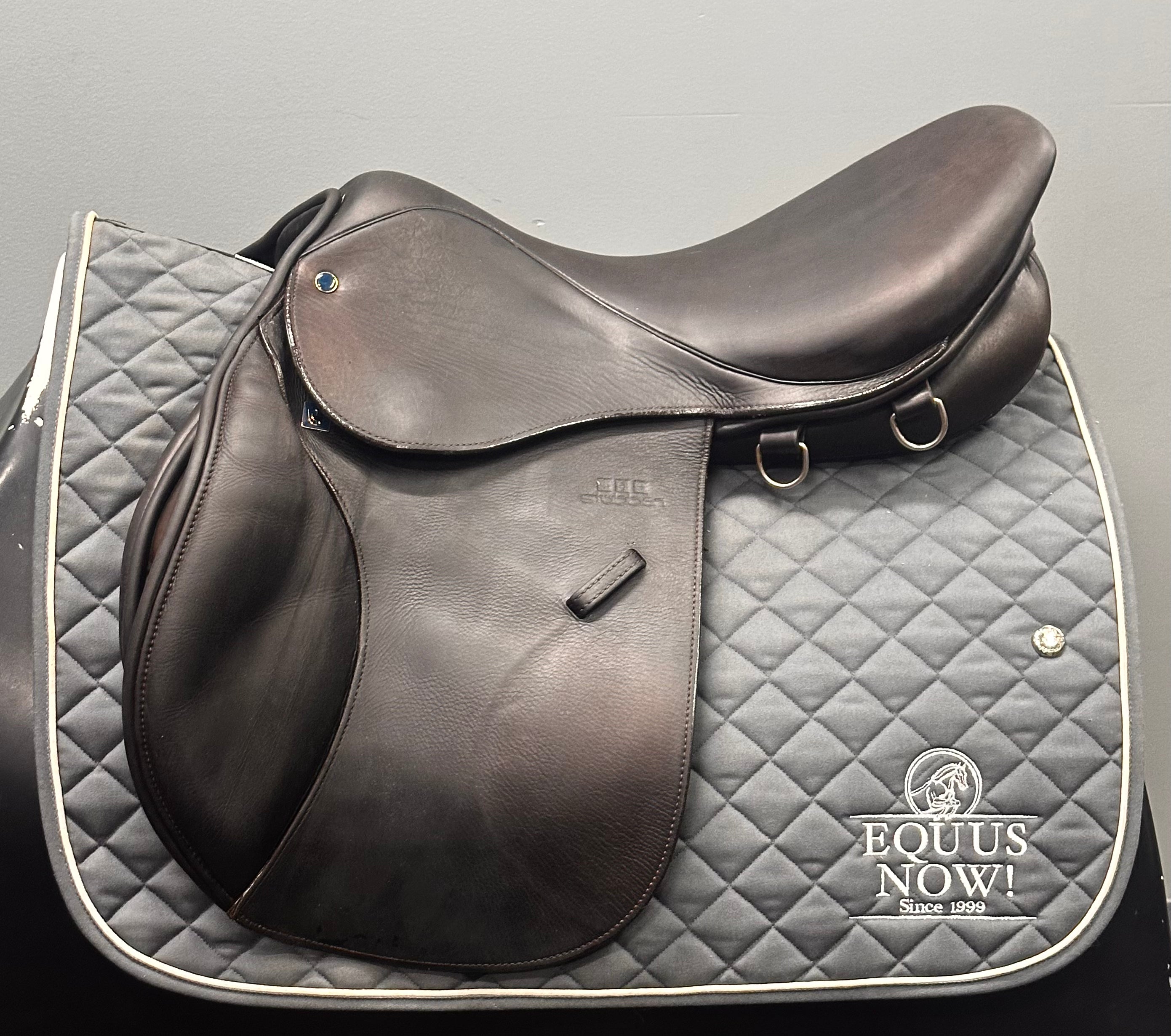 Used Stubben Ascend CS Deluxe Jump Saddle 18" Medium Tree