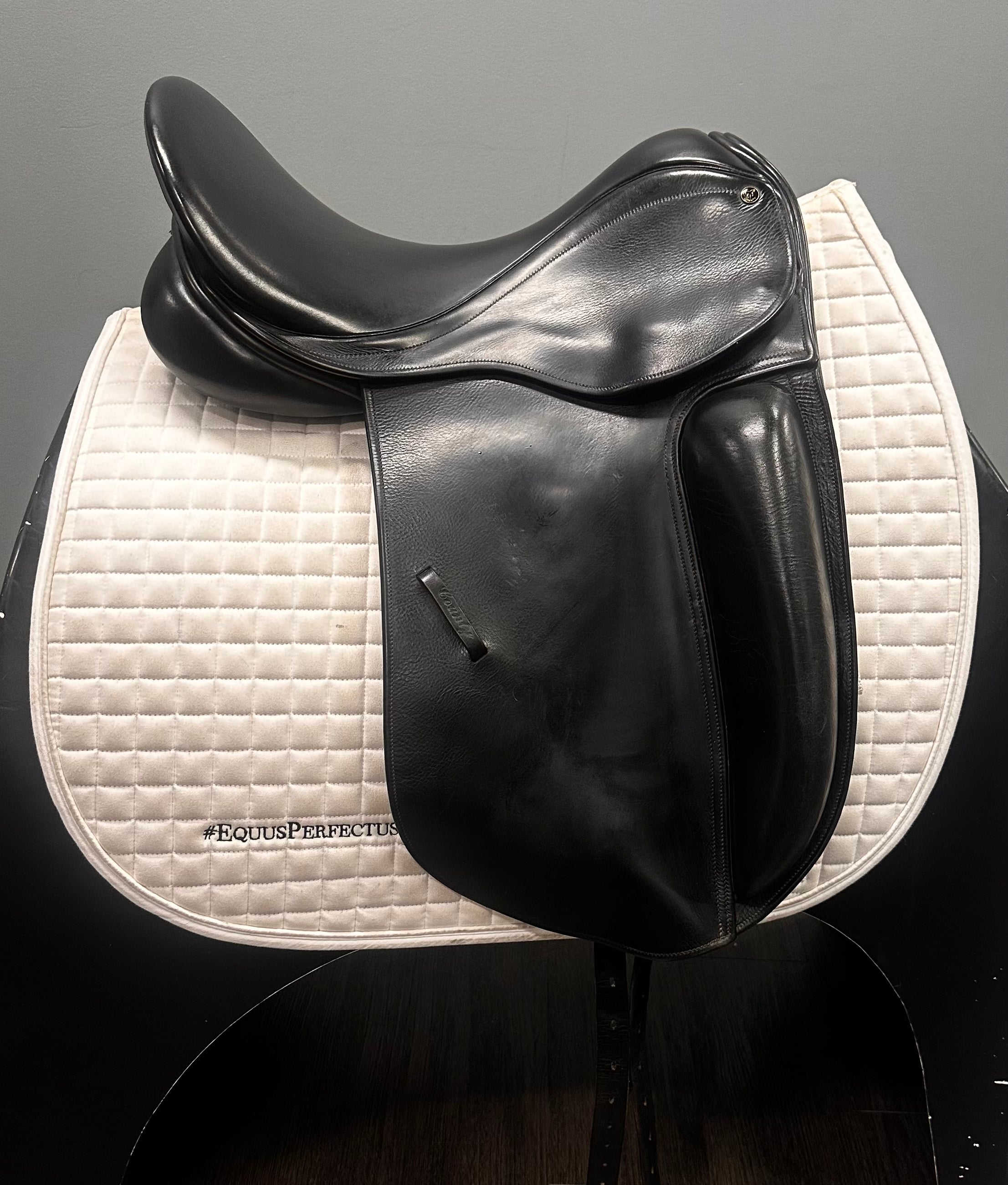 Used County Fusion Dressage Saddle 17.5" Medium Tree