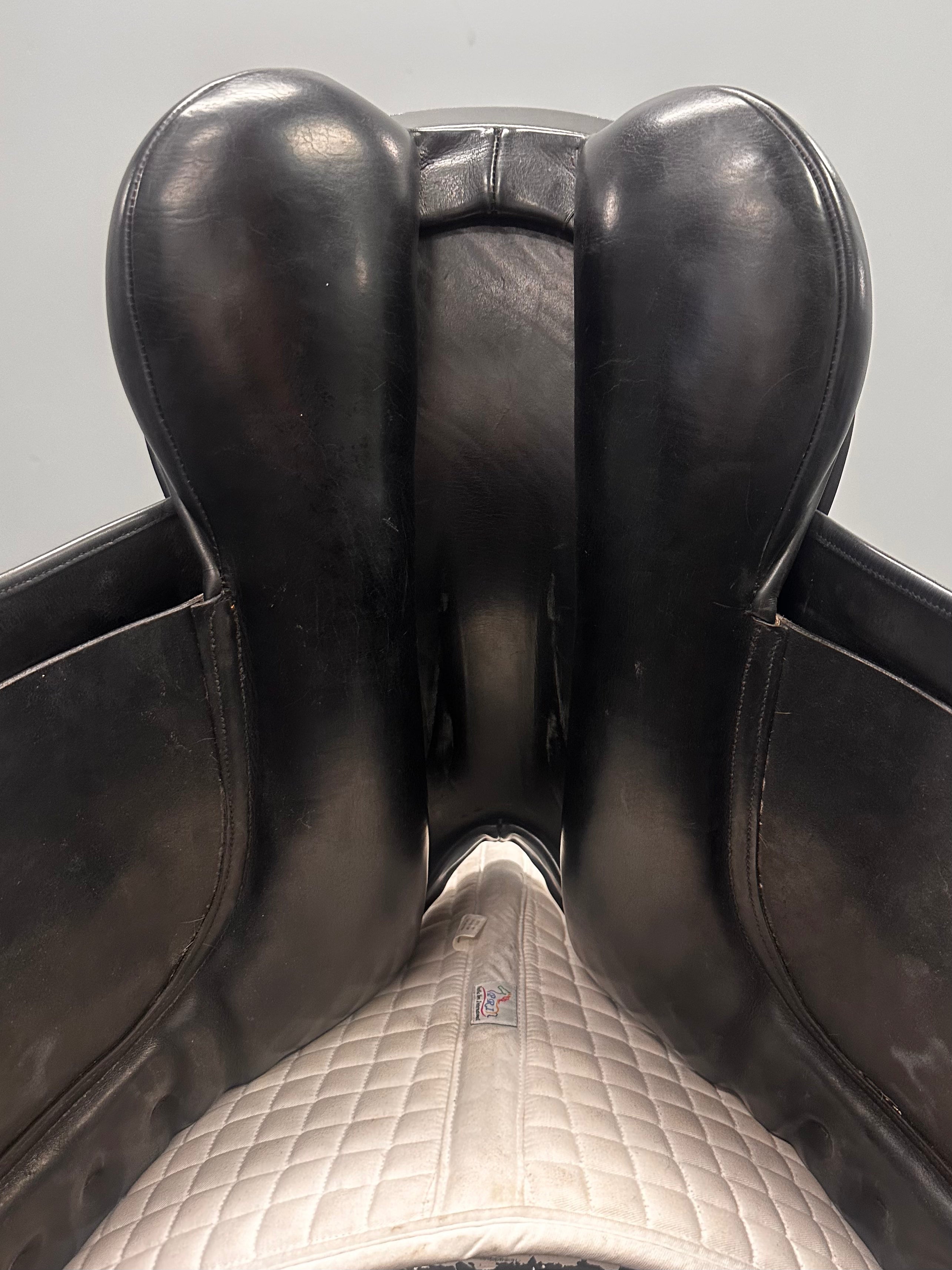 Used County Fusion Dressage Saddle 17.5" Medium Tree