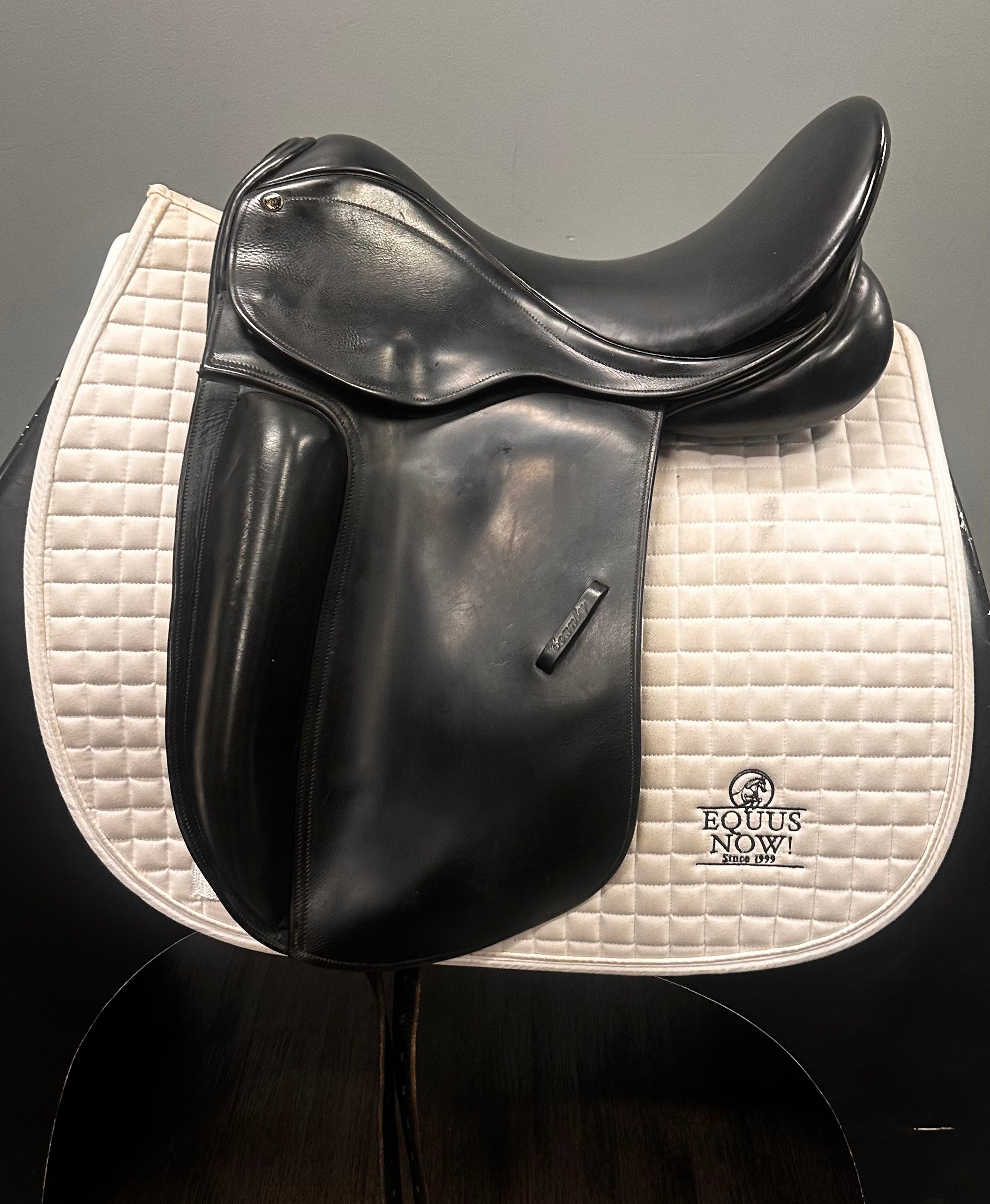Used County Fusion Dressage Saddle 17.5" Medium Tree