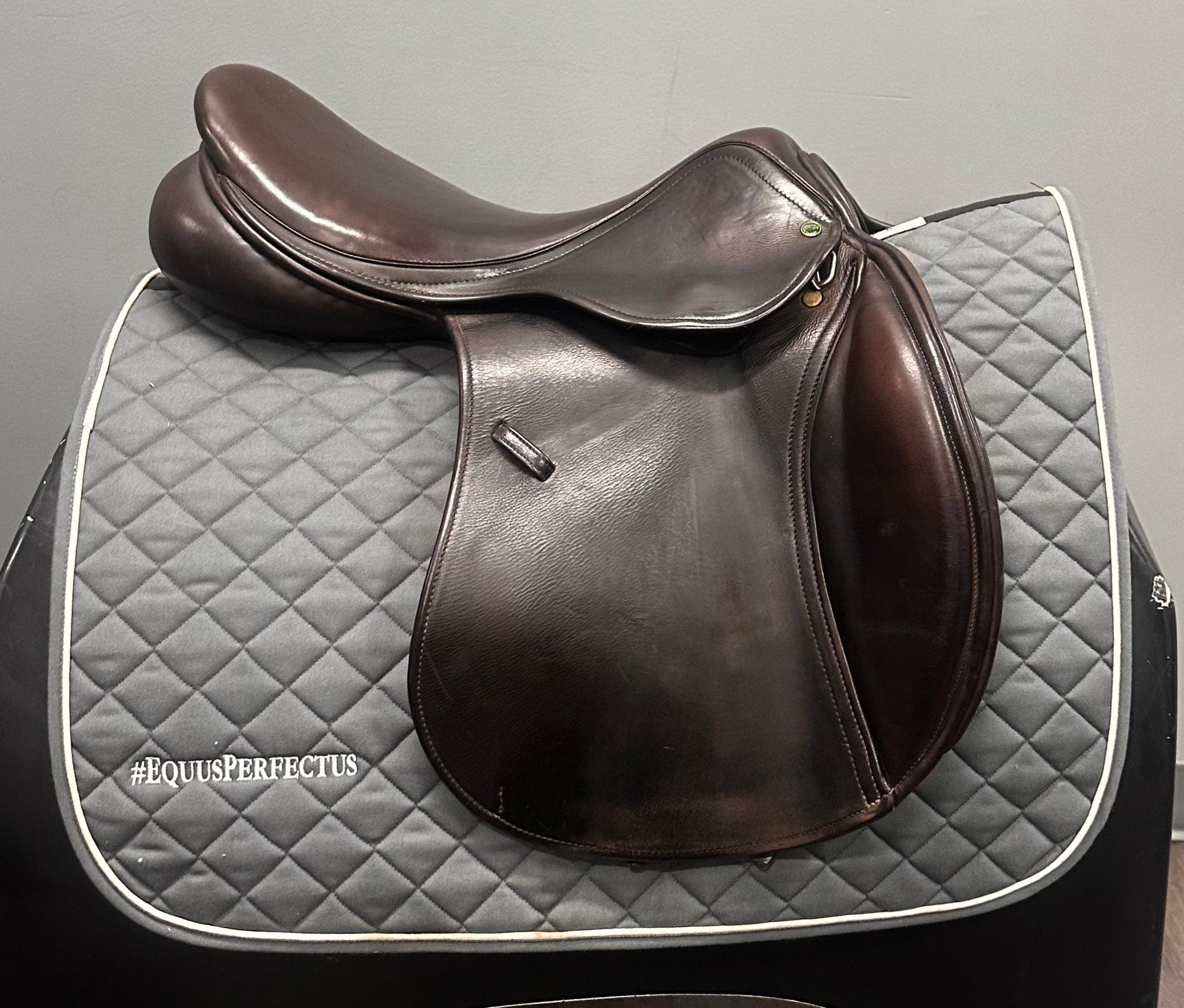 Used County Sensation Jump Saddle 17.5" Medium Tree