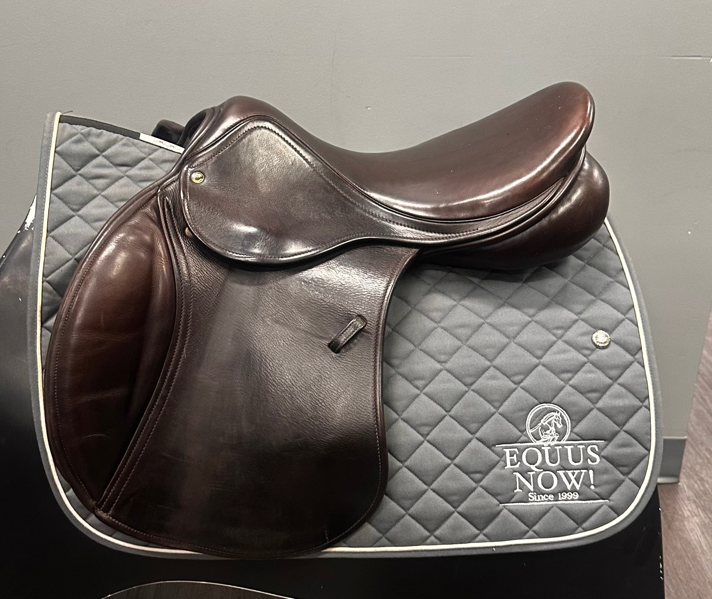 Used County Sensation Jump Saddle 17.5" Medium Tree