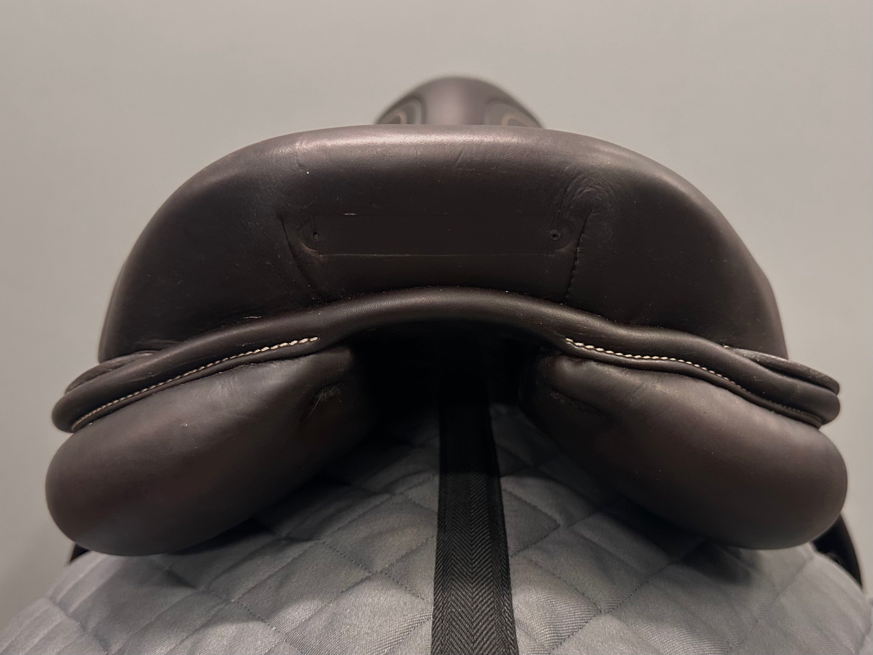 Used Ovation Explorer Saddle 16.5" Medium Wide Tree