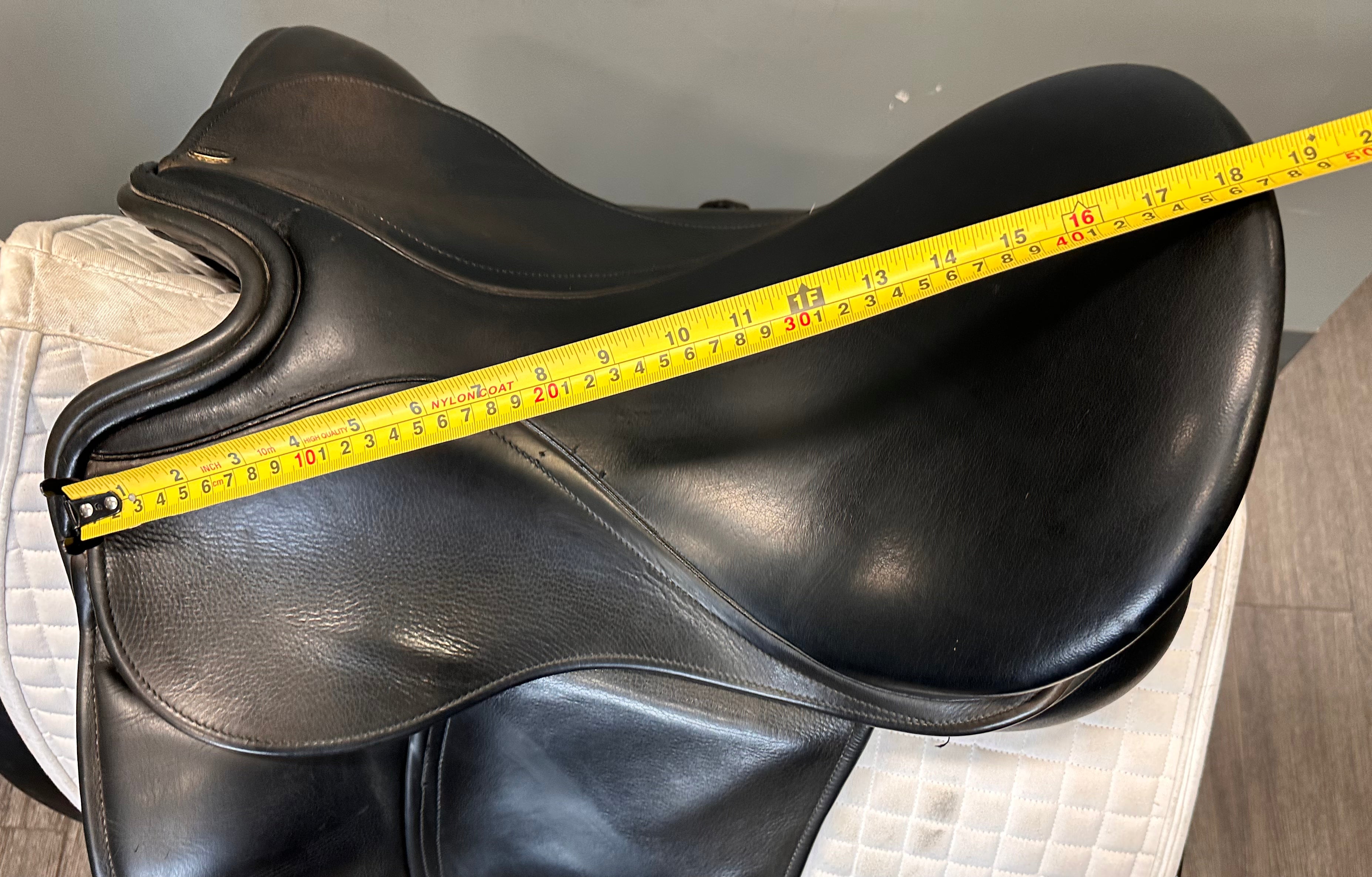 Used Borne Dressage Saddle 18" Medium-Wide Tree