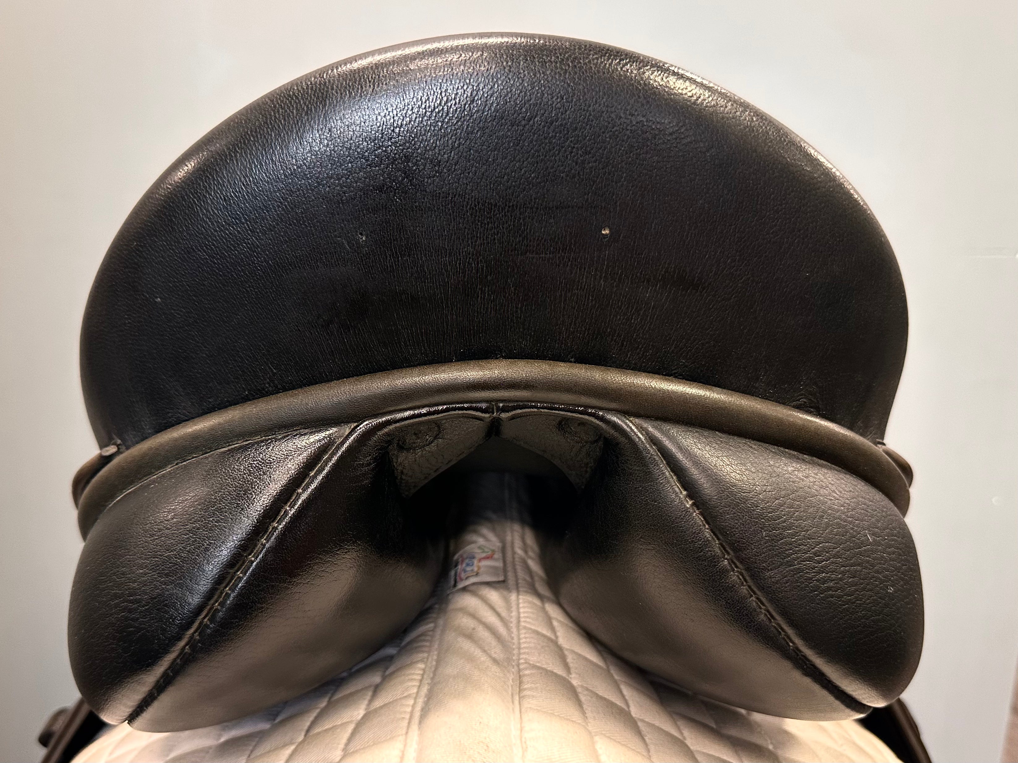 Used Borne Dressage Saddle 18" Medium-Wide Tree