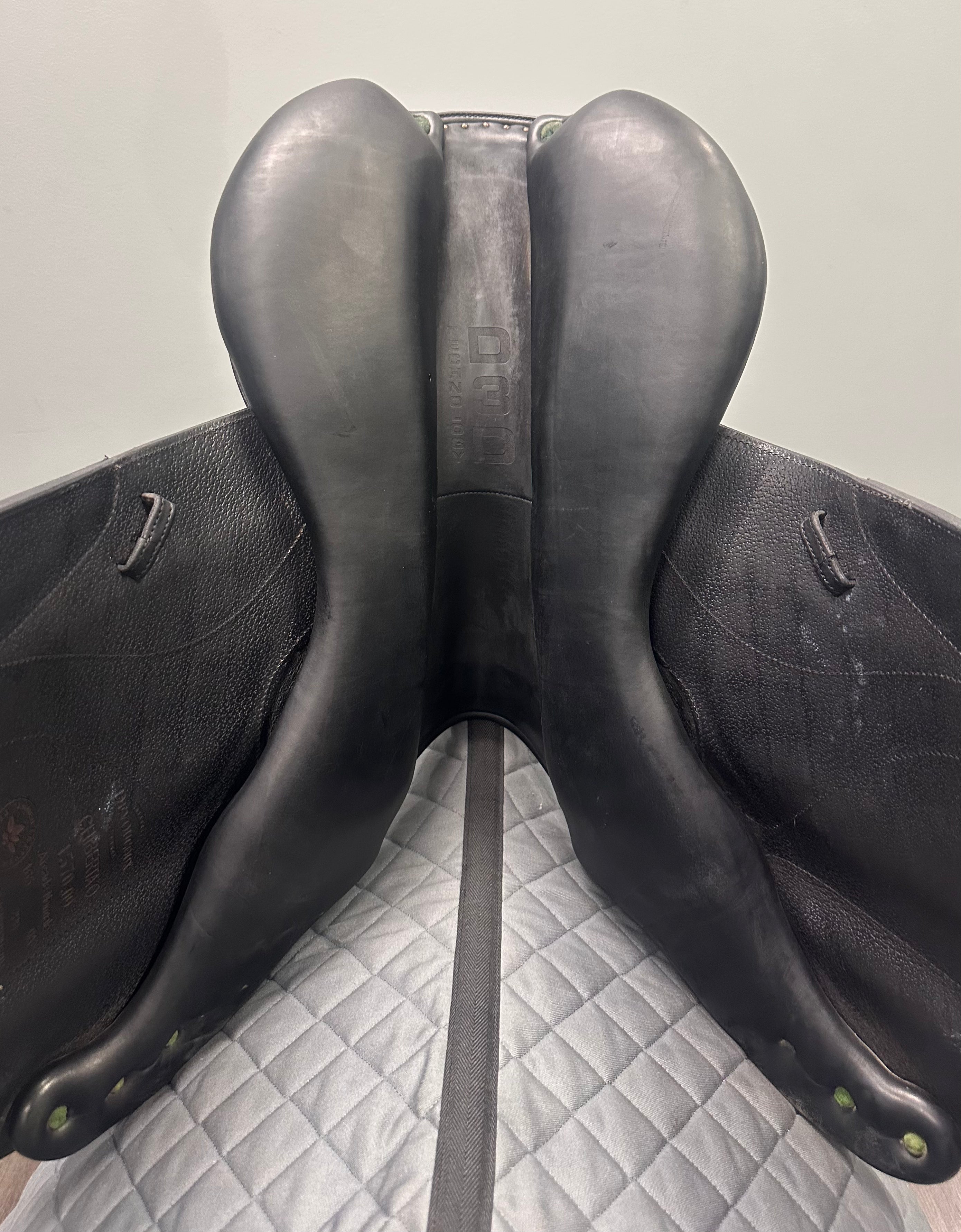 Used Black Devacoux Chiberta Jump Saddle 16.5" Medium Tree