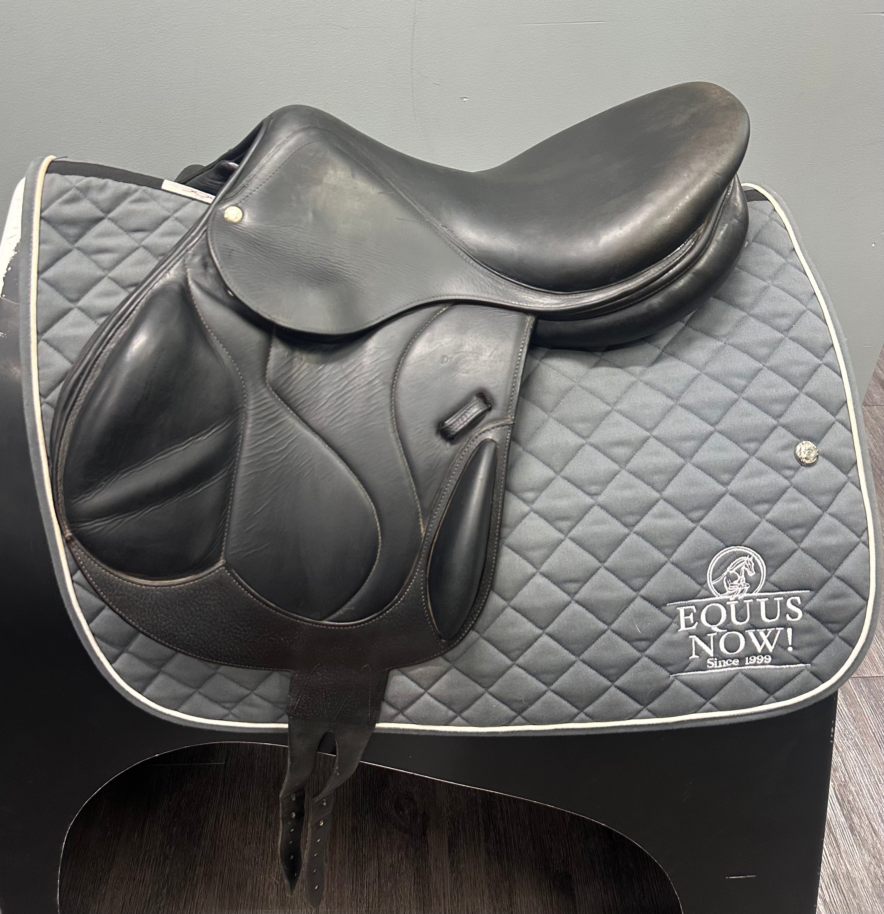 Used Black Devacoux Chiberta Jump Saddle 16.5" Medium Tree