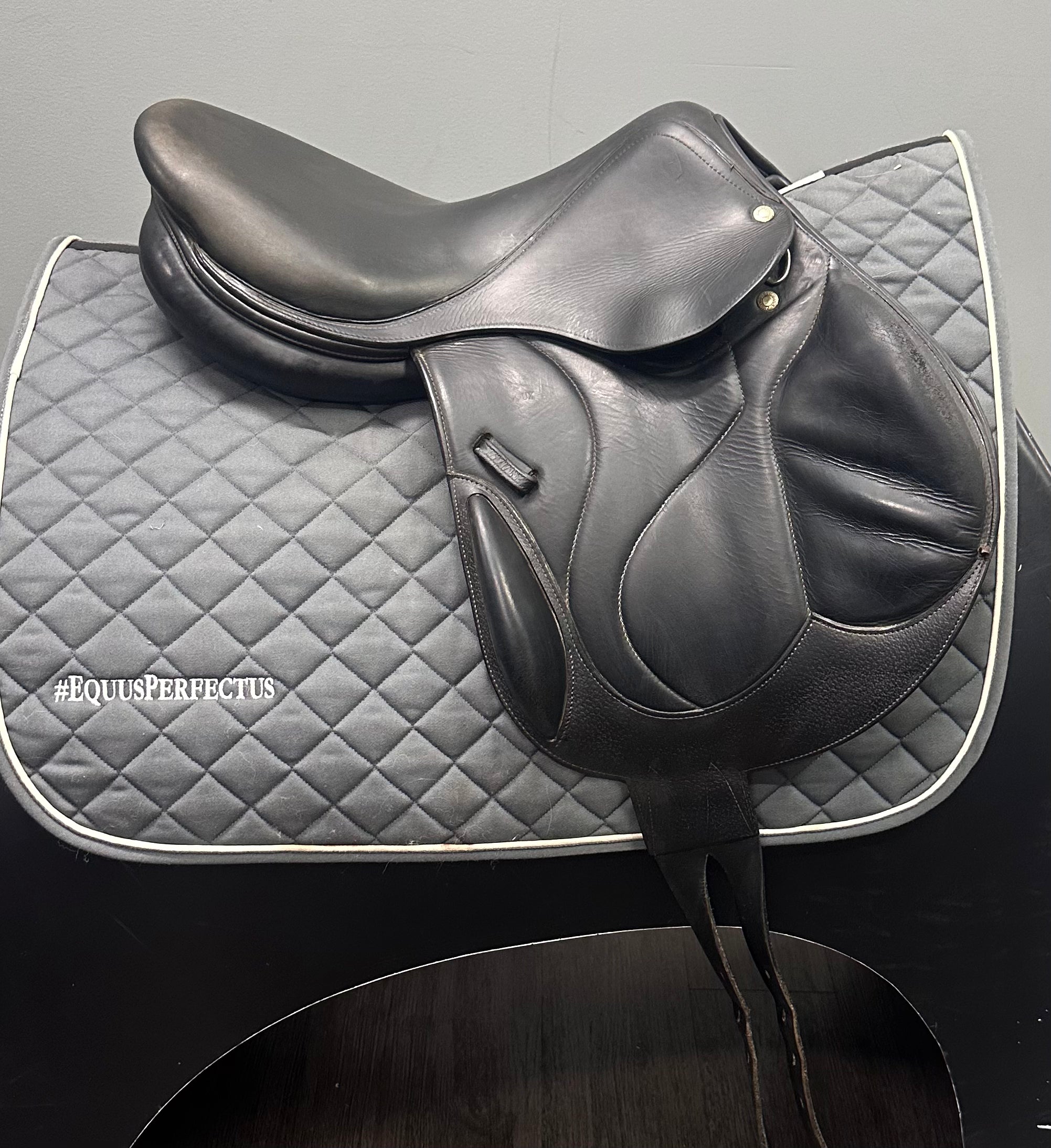 Used Black Devacoux Chiberta Jump Saddle 16.5" Medium Tree