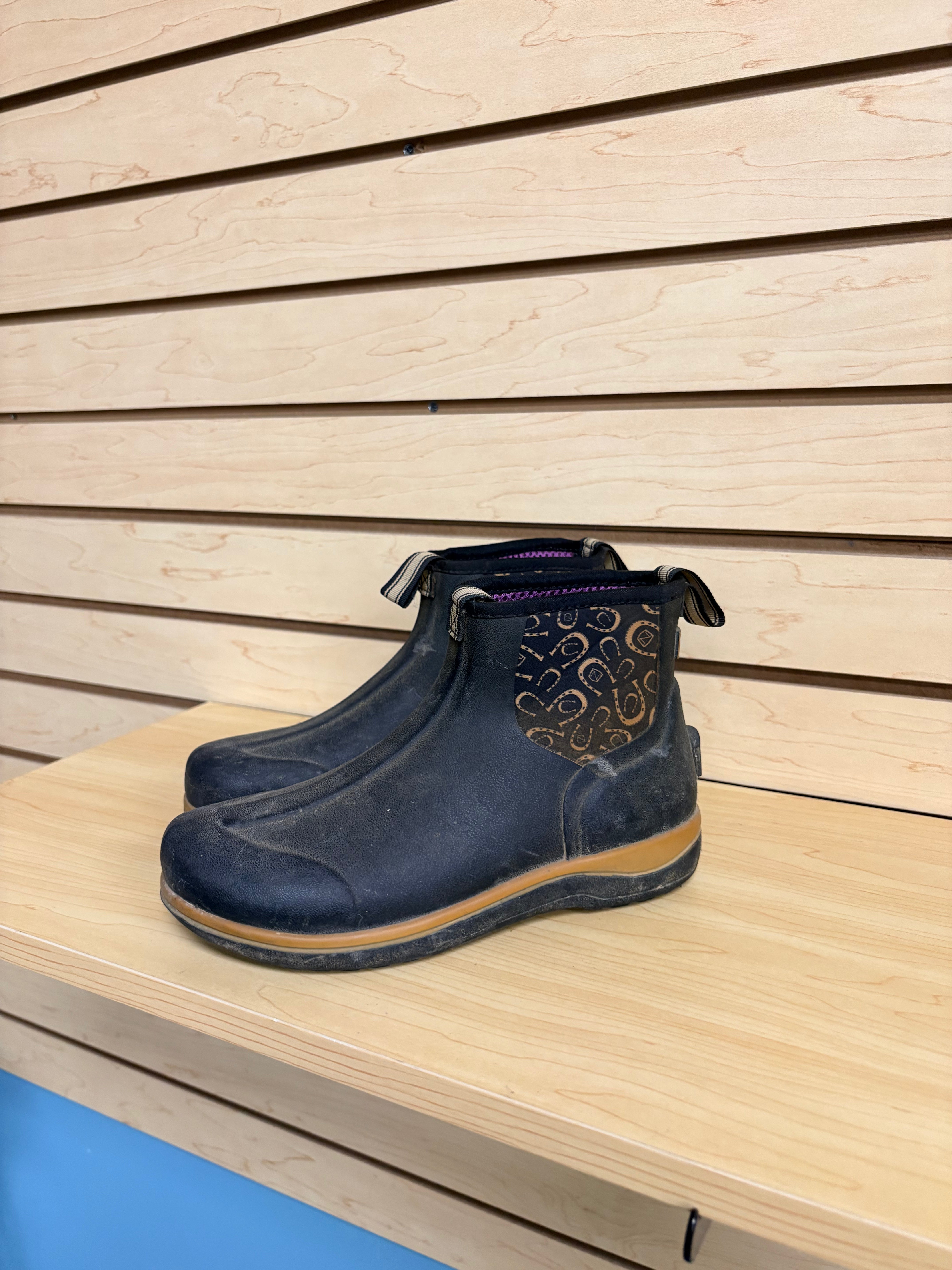 Used 6.5 Black Noble Outfitters Chore Boots