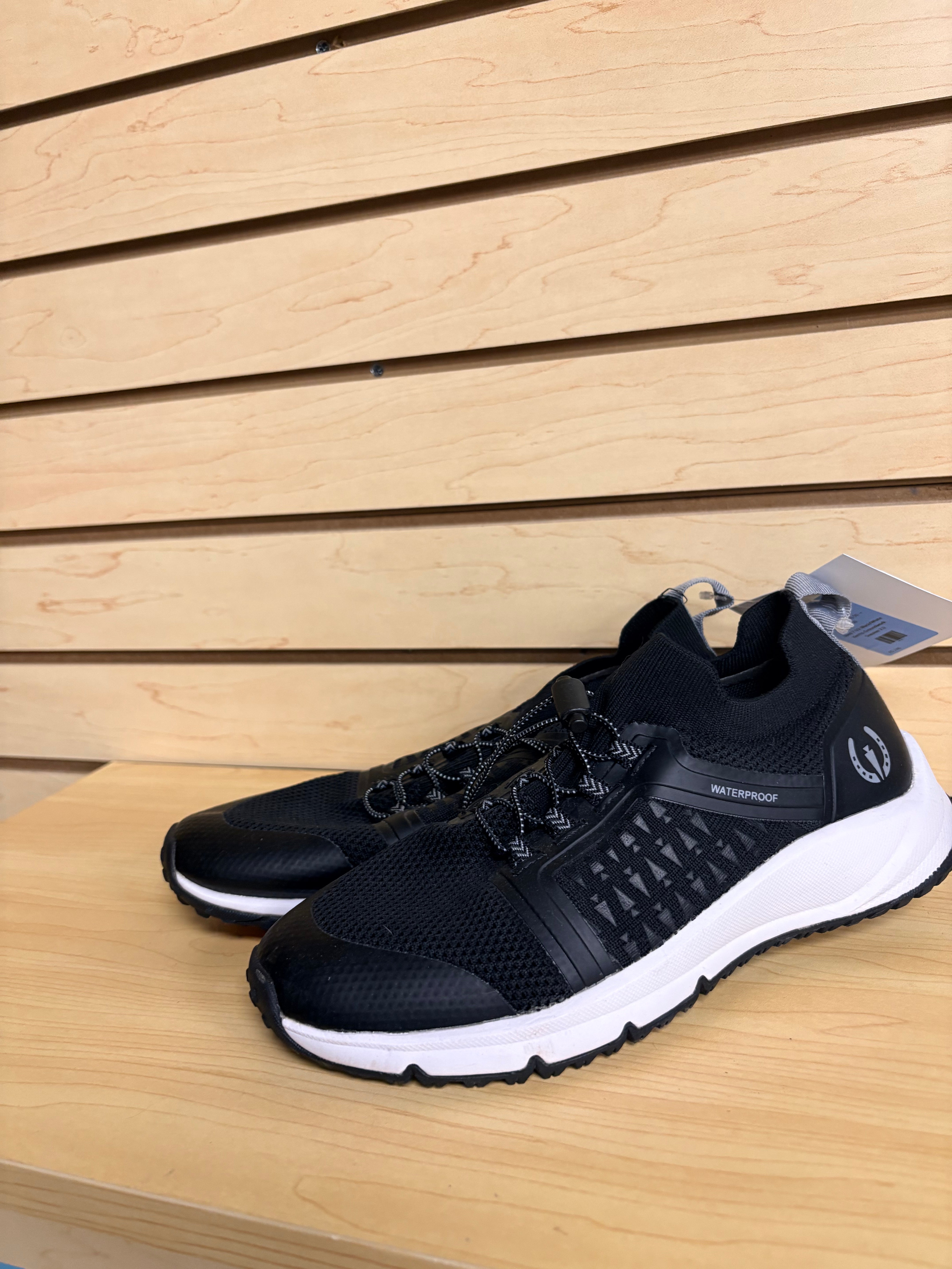 Used 7 1/2 Black/White Kerrits Groundwork Sneaker 2.0
