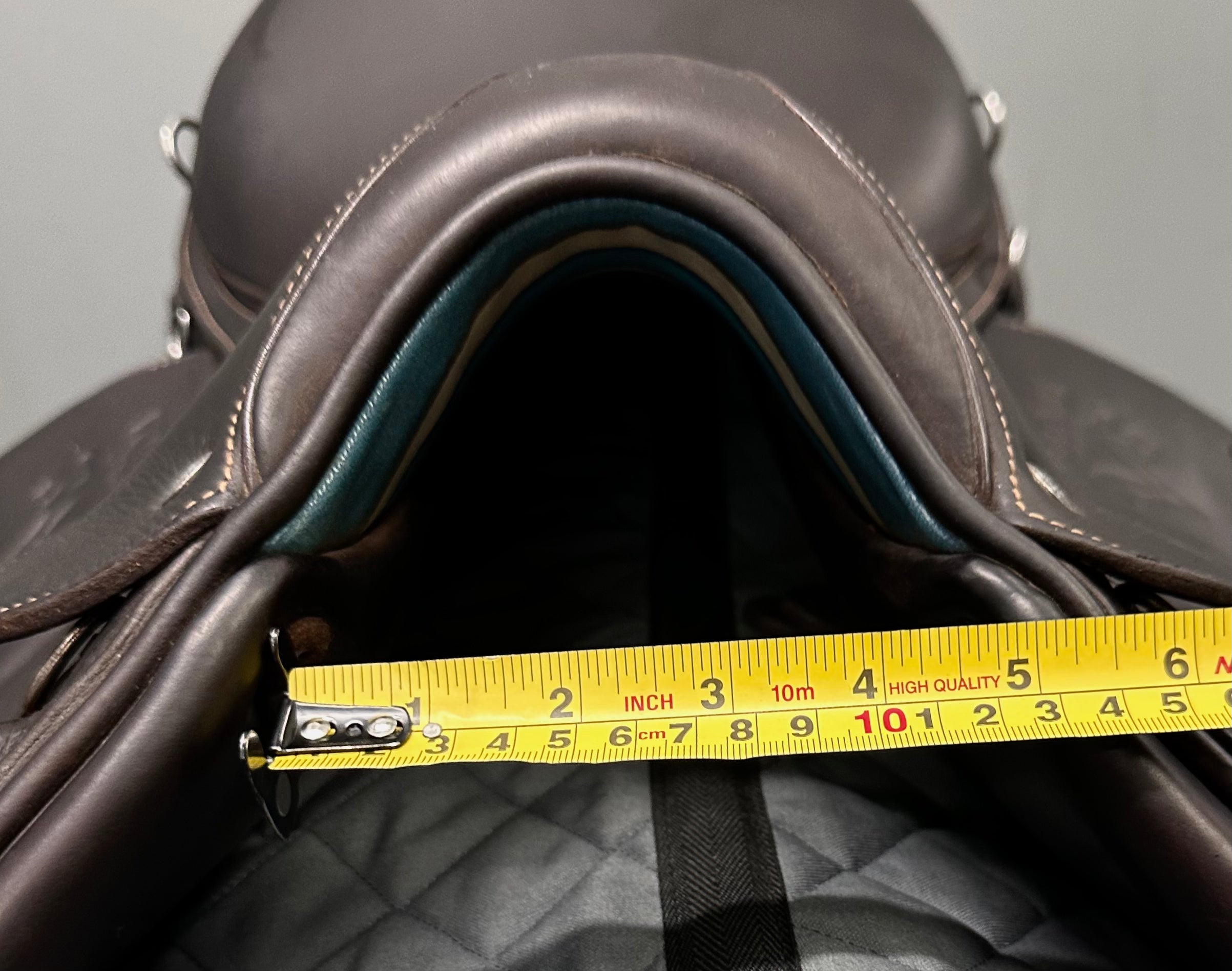 Used Voltaire Lexington Jump Saddle 18" Medium Tree