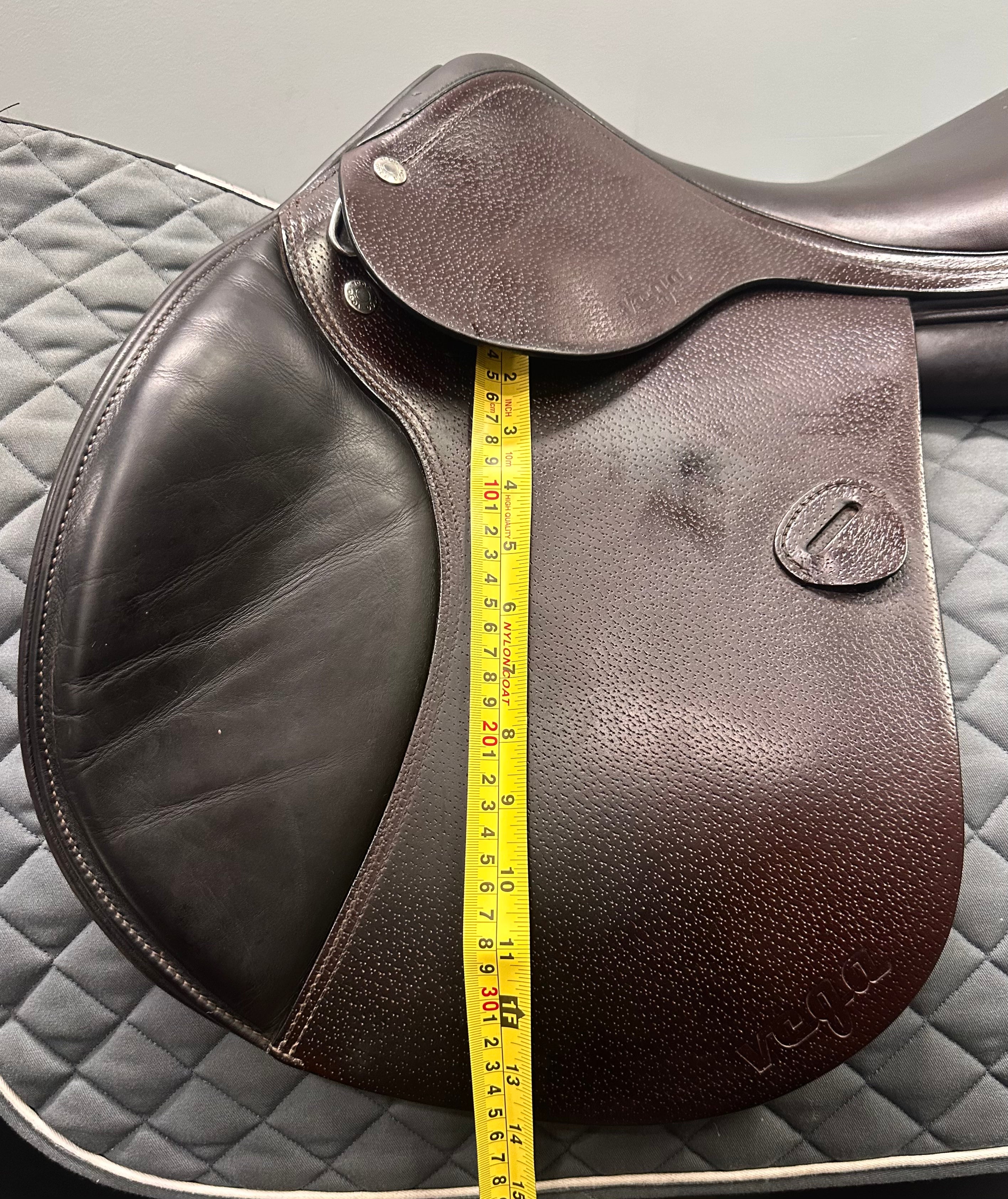 Used Amerigo Vega Jump Saddle 17" Medium Tree
