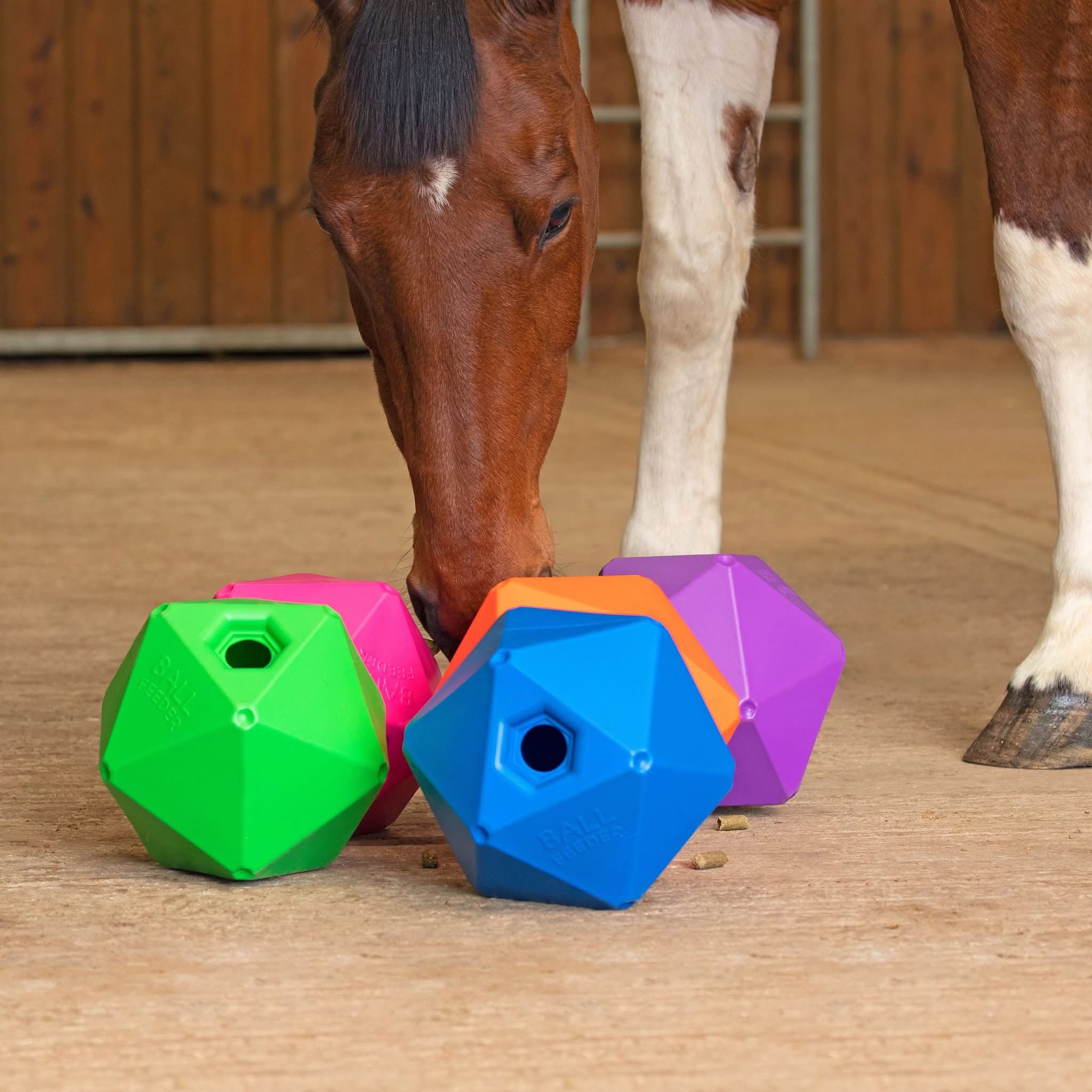 Shires Ball Feeder