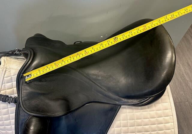 Used County Perfection Dressage Saddle 18" Medium Wide