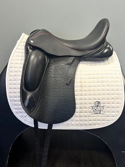 Used Custom Wolfgang Omni Monoflap Dressage Saddle 18.5 Wide Tree