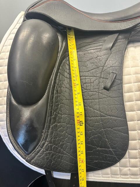 Used Custom Wolfgang Omni Monoflap Dressage Saddle 18.5 Wide Tree