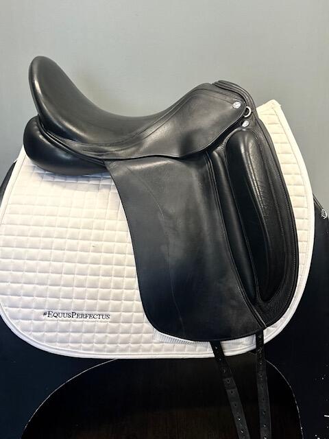 Used Sankey XTS Dressage Saddle 18" Wide Tree