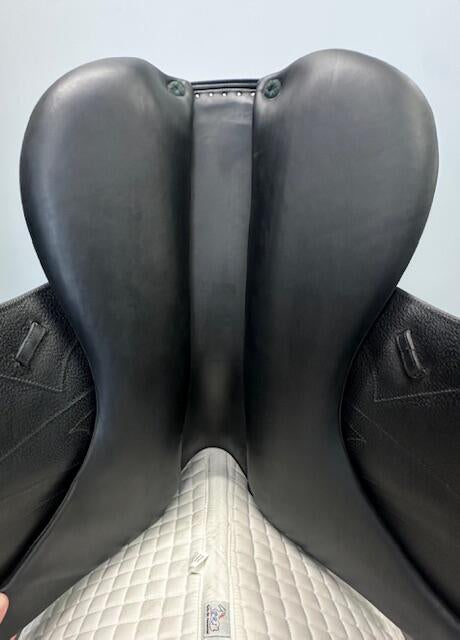 Used Devoucoux Dressage Saddle 18" Medium Tree