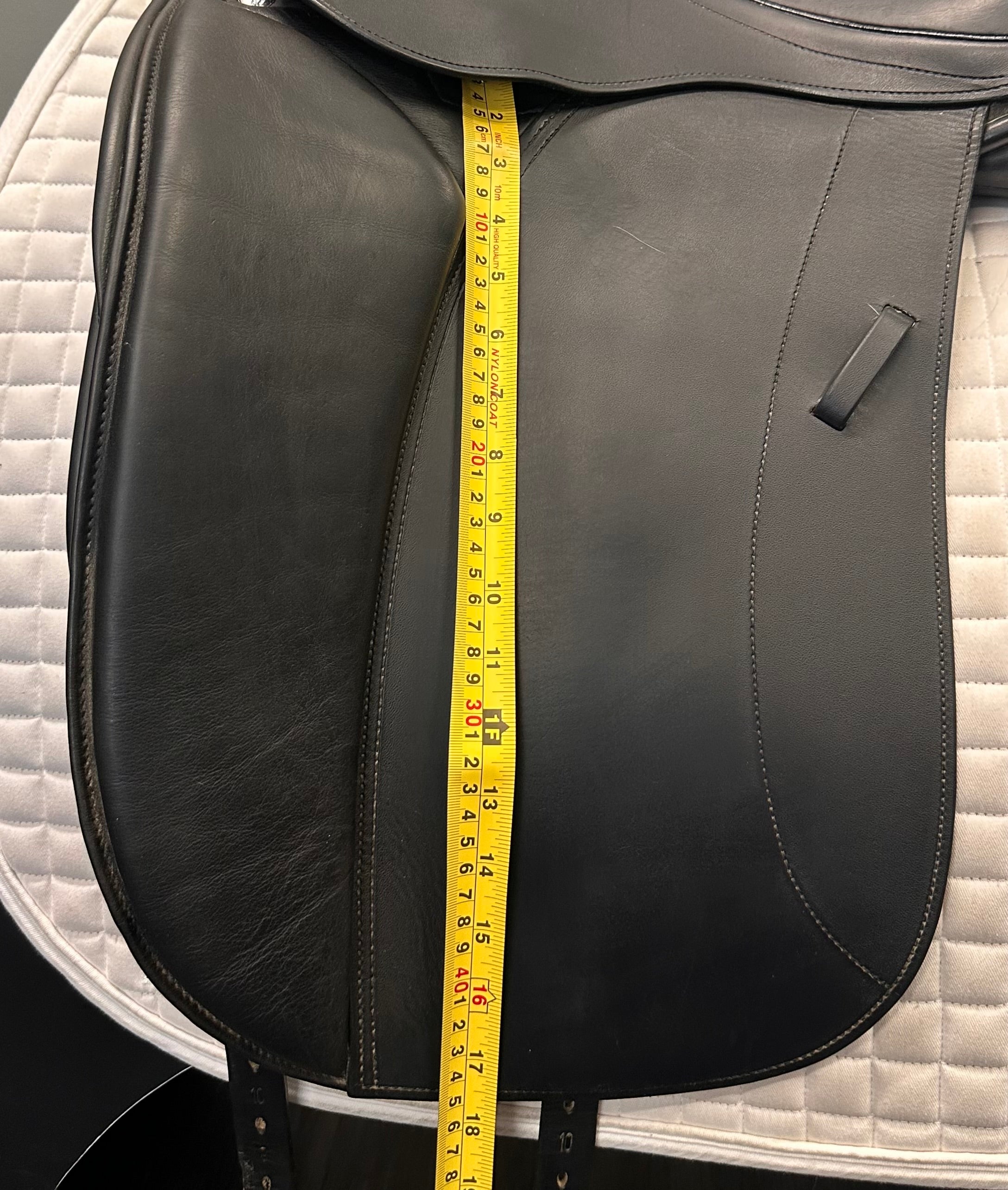 Used Borne Dressage Saddle 18" Wide Tree