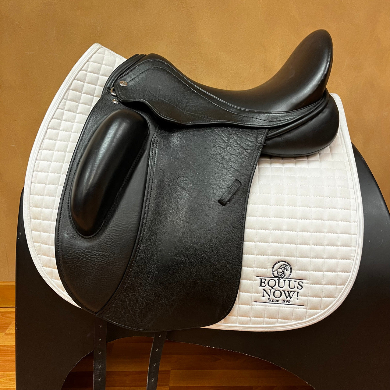 Used Borne SDD Dressage Saddle 17.5" Medium Wide/Wide - sku to order - 8000303