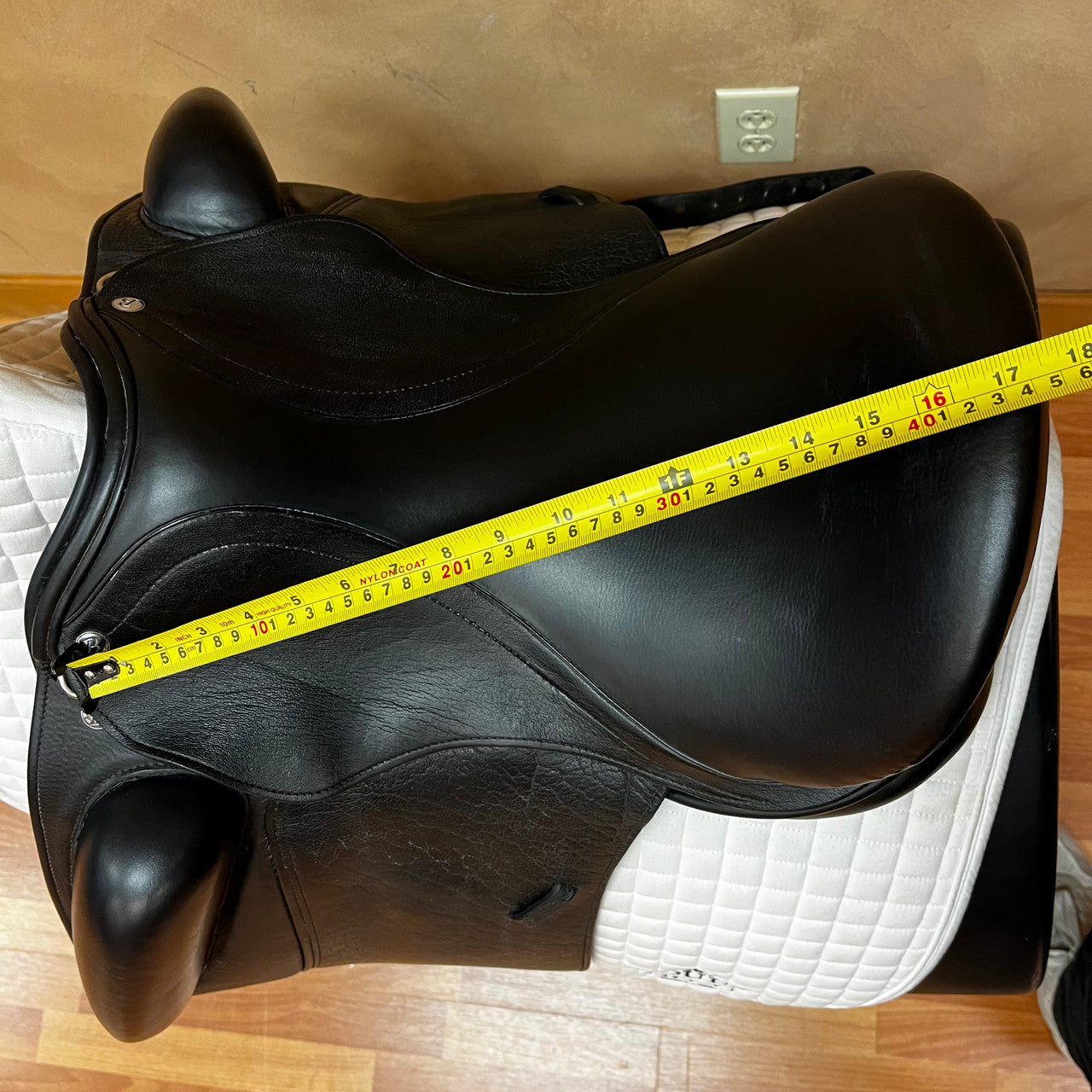 Used Borne SDD Dressage Saddle 17.5" Medium Wide/Wide - sku to order - 8000303