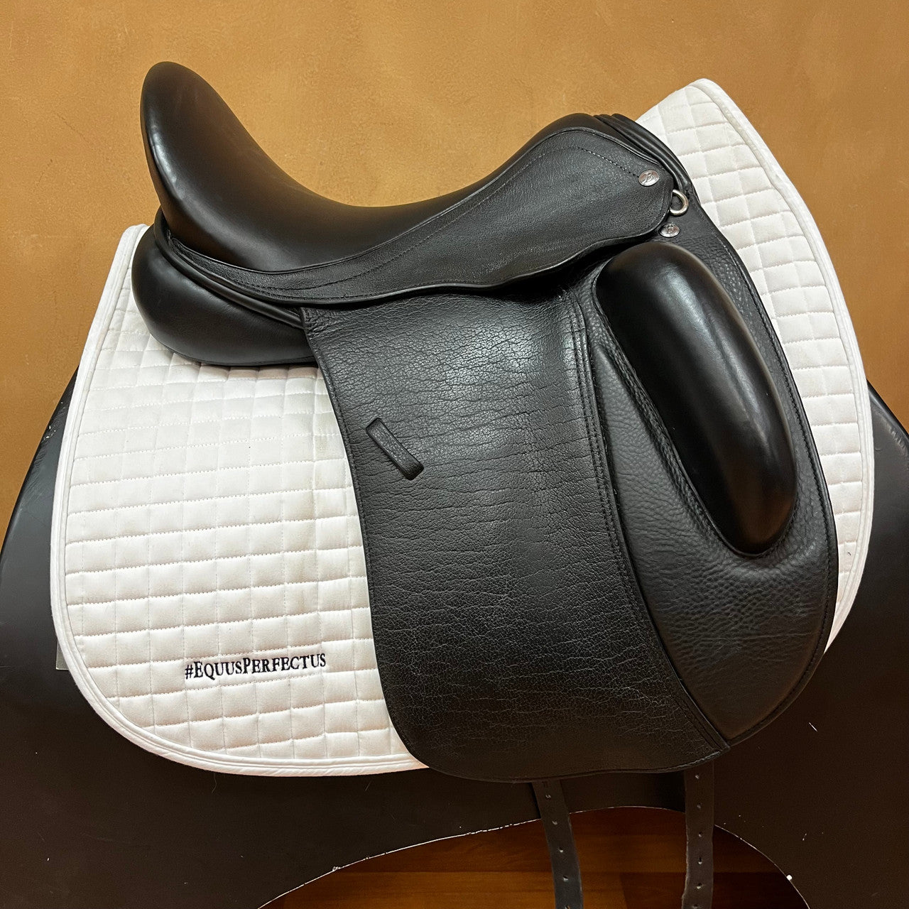 Used Borne SDD Dressage Saddle 17.5" Medium Wide/Wide - sku to order - 8000303