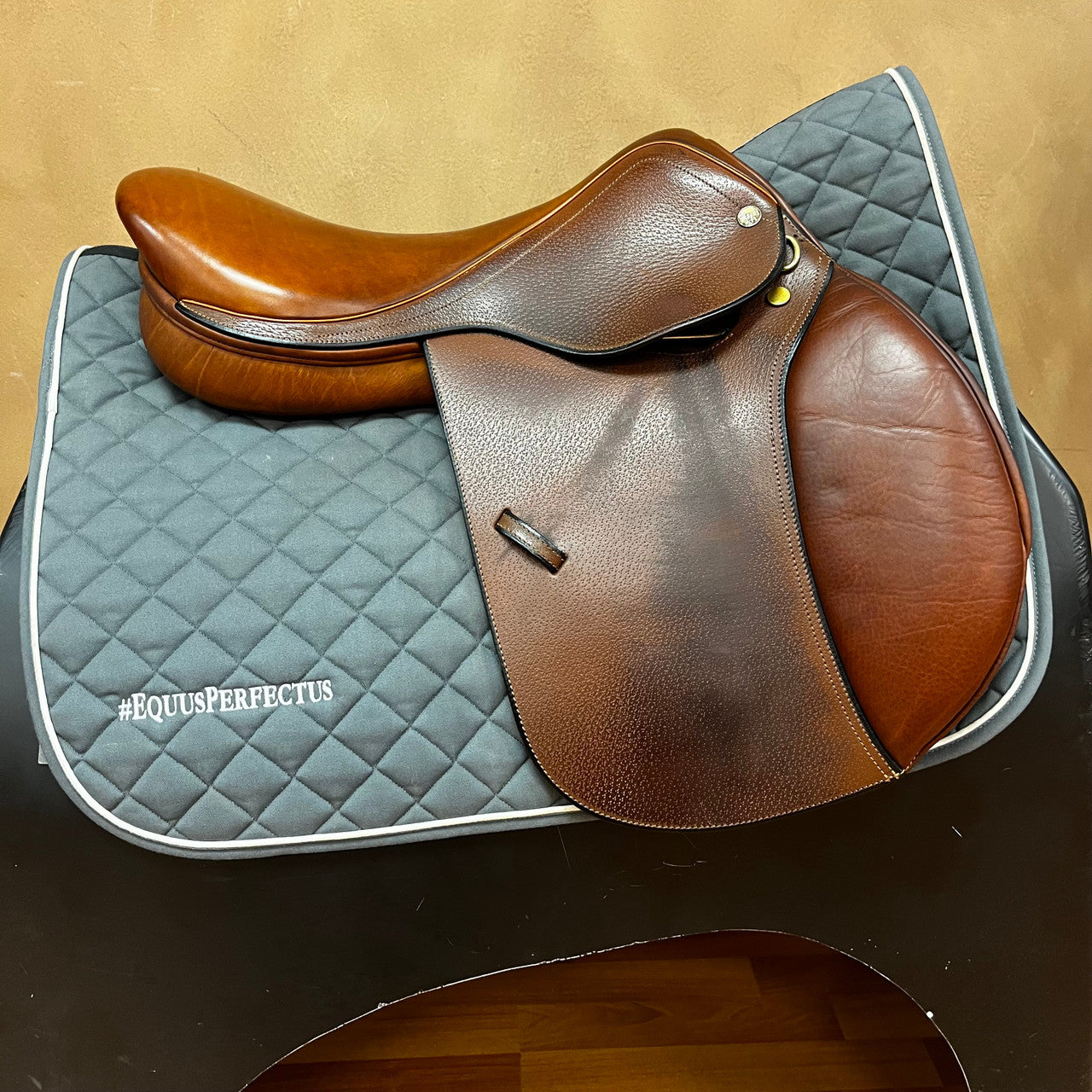 Used Beval Stanford Jump Saddle 17.5" Medium Tree - sku to order - 8000306