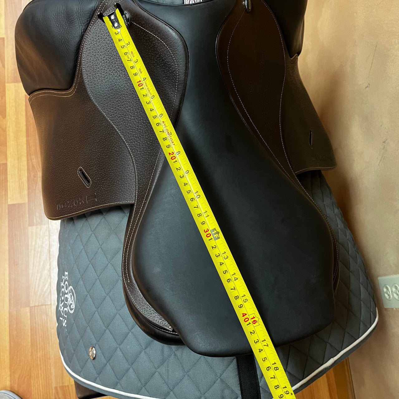 Used Ikonic Evolution AEV01 Jump Saddle 17.5" Adjustable Tree - sku to order - 8000307