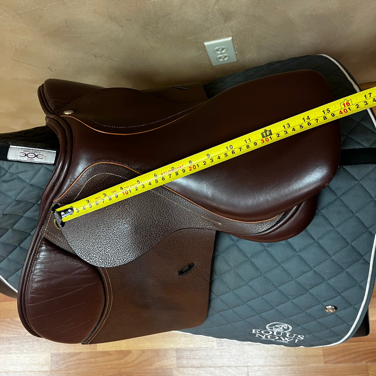 Used HDR Advantage Jump Saddle 15" Medium Tree - sku to order - 8000310