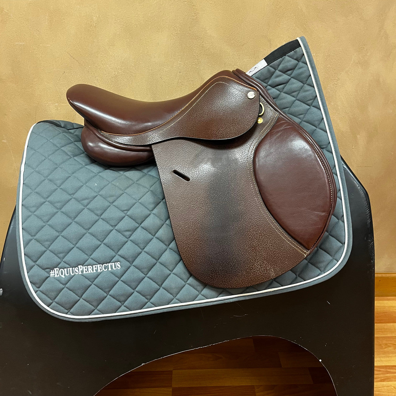 Used HDR Advantage Jump Saddle 15" Medium Tree - sku to order - 8000310