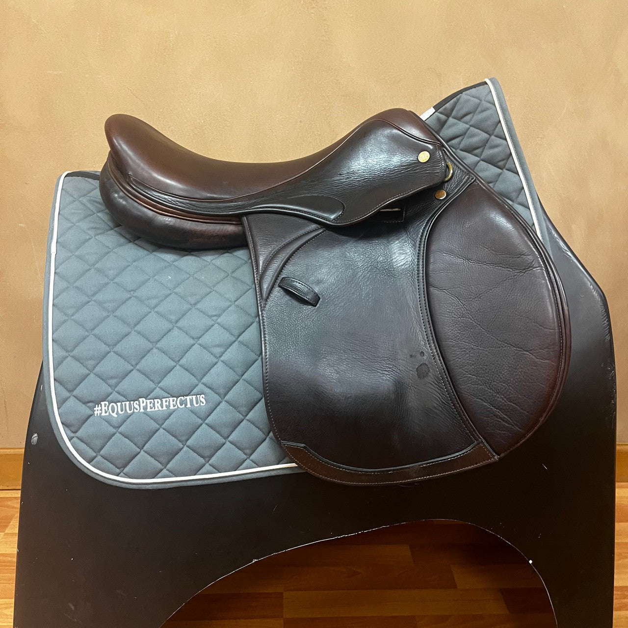 Used M Toulouse Merina Jump Saddle 17.5" Medium Tree - sku to order - 8000311