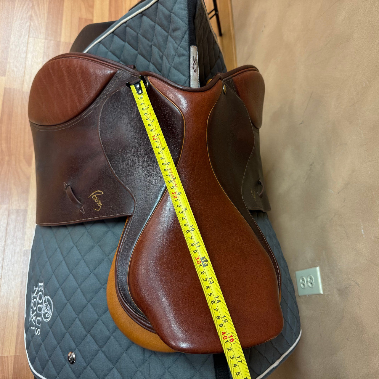 Used Pessoa Special Envoy Jump Saddle 16.5" Medium Tree - sku to order - 8000312